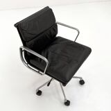 Soft Pad EA217 leather office chair by C. & R. Eames for ICF, 1970