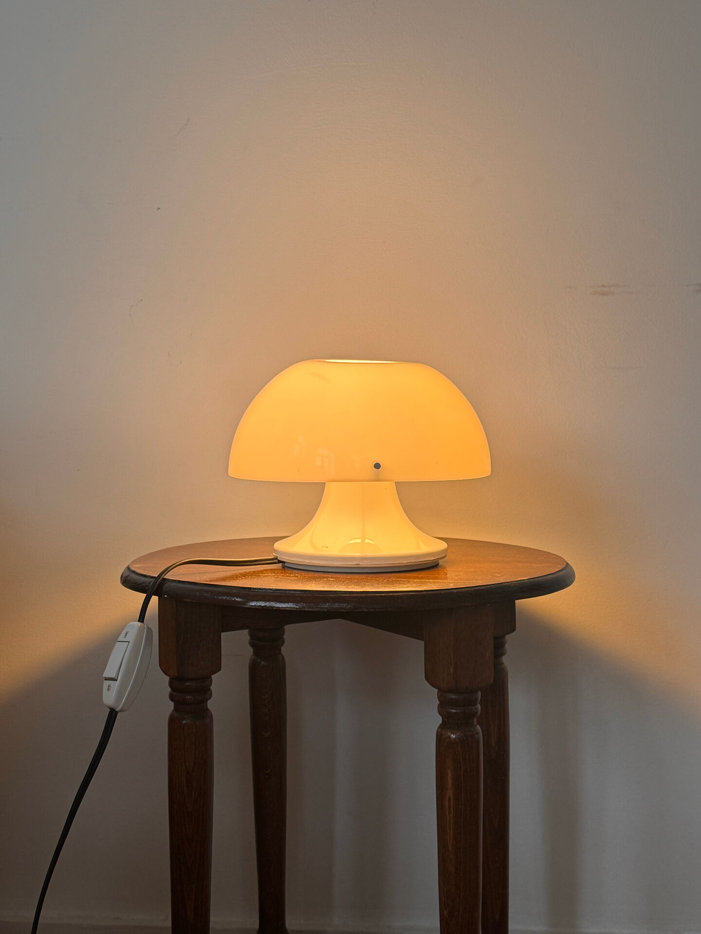 Vintage table lamp Harvey Guzzini – Model "Nule" – Design by Luigi M
