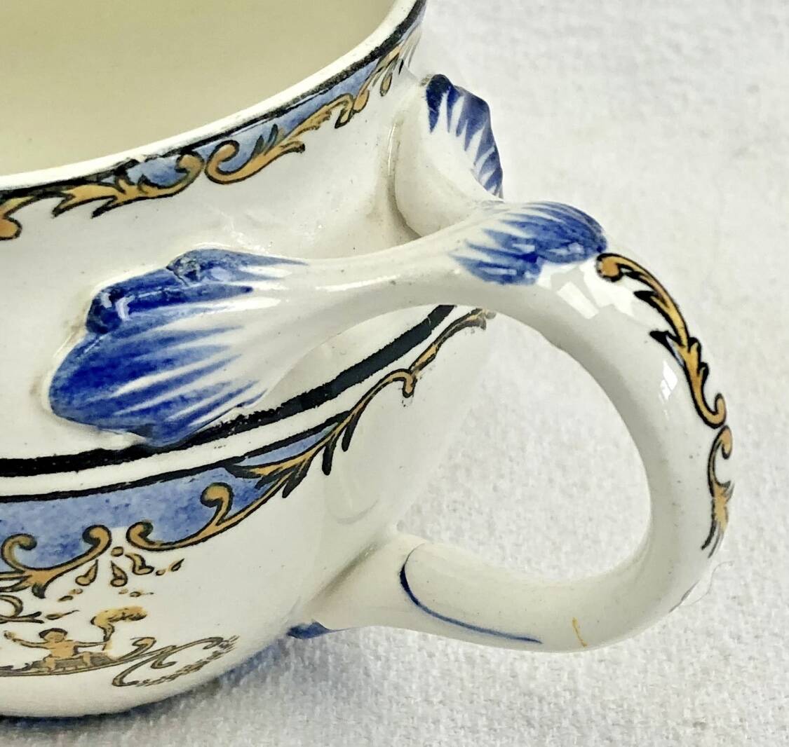 Old cream jug for children at the Dionysos press Gien