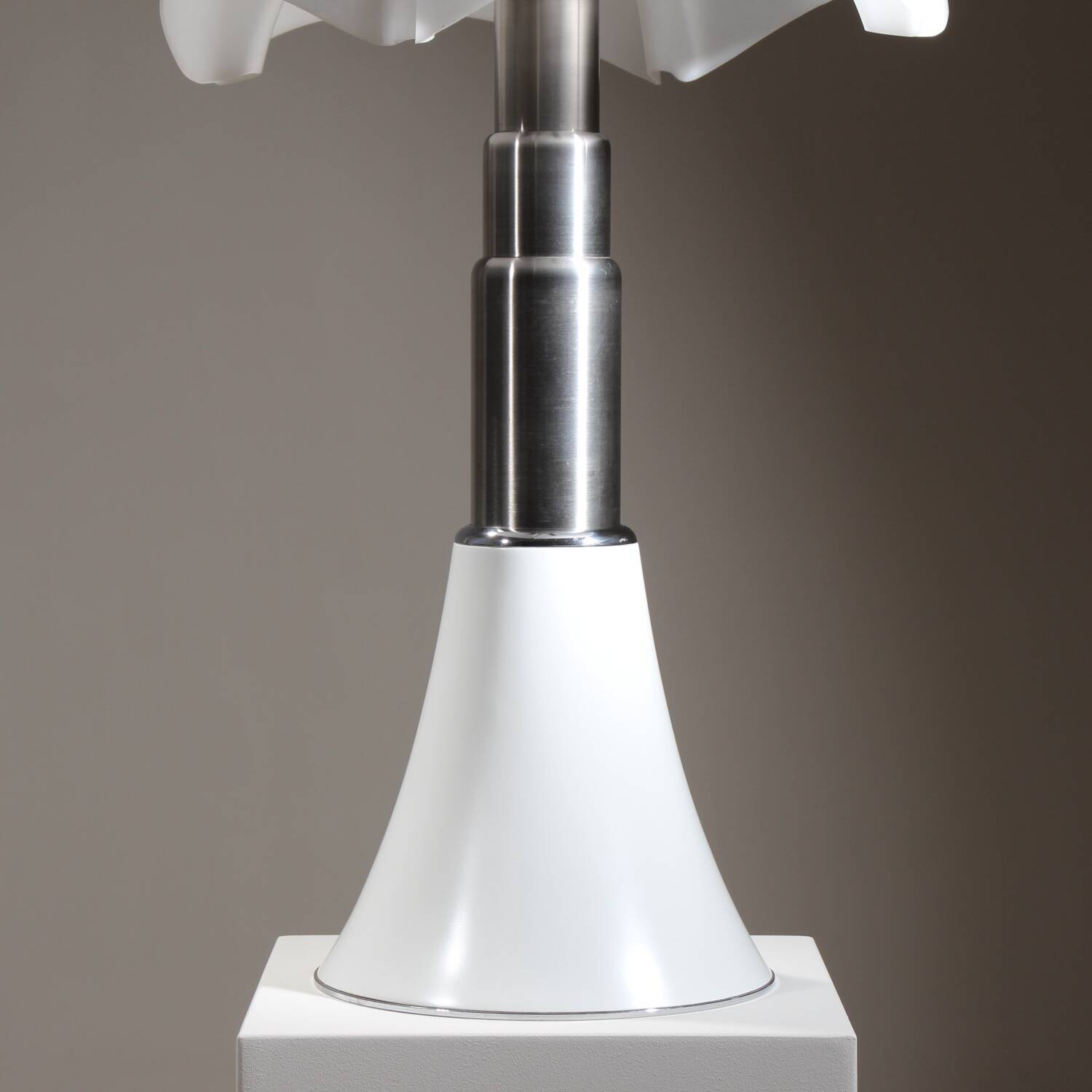 Lampe 'Pipistrello 620' par Gae Aulenti pour Martinelli Luce, Italie