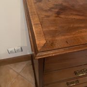 Mahogany chest of drawers, opening 5 drawers in 4 rows and fitted with brass handles.