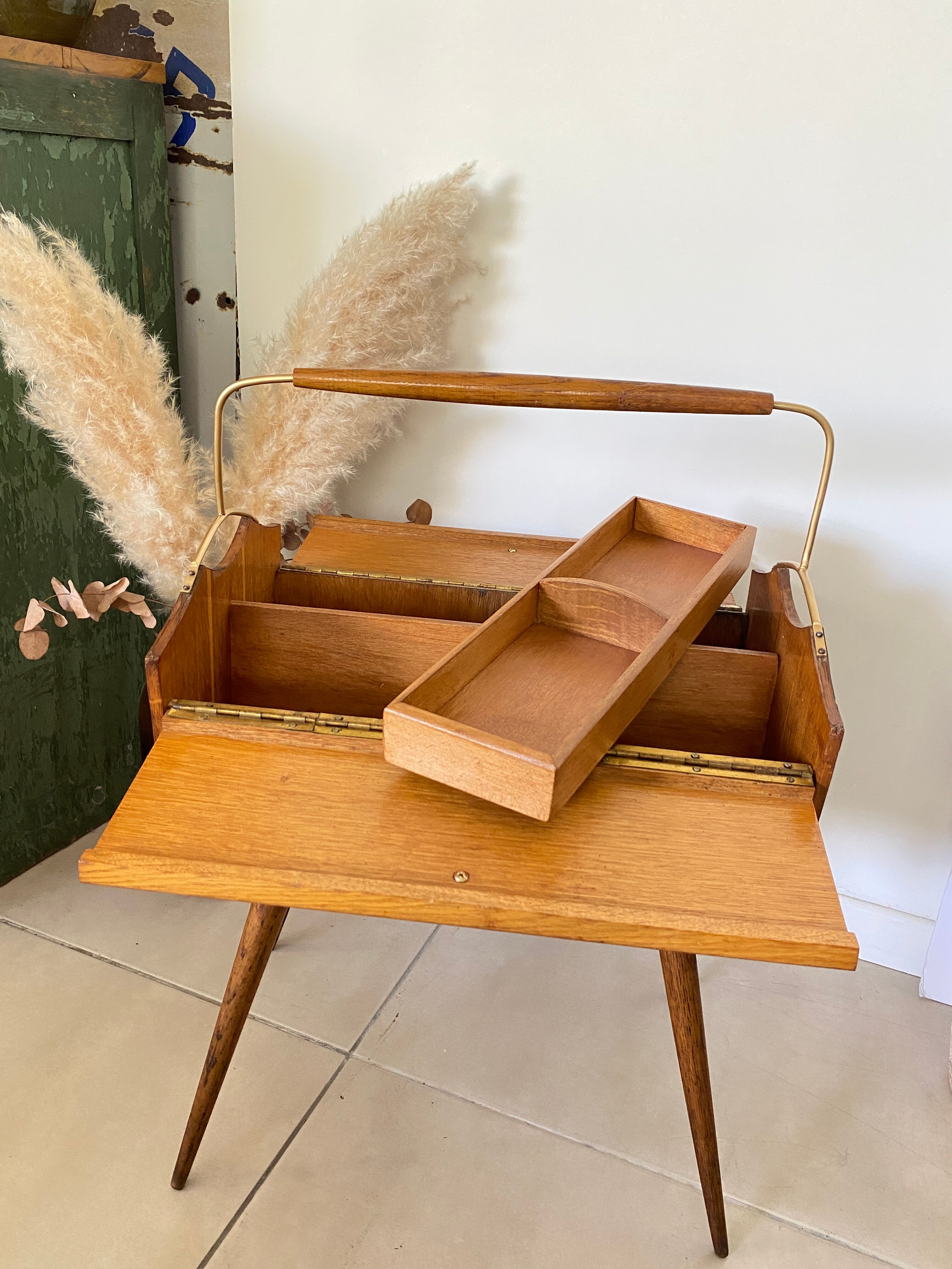 Vintage worker compass feet