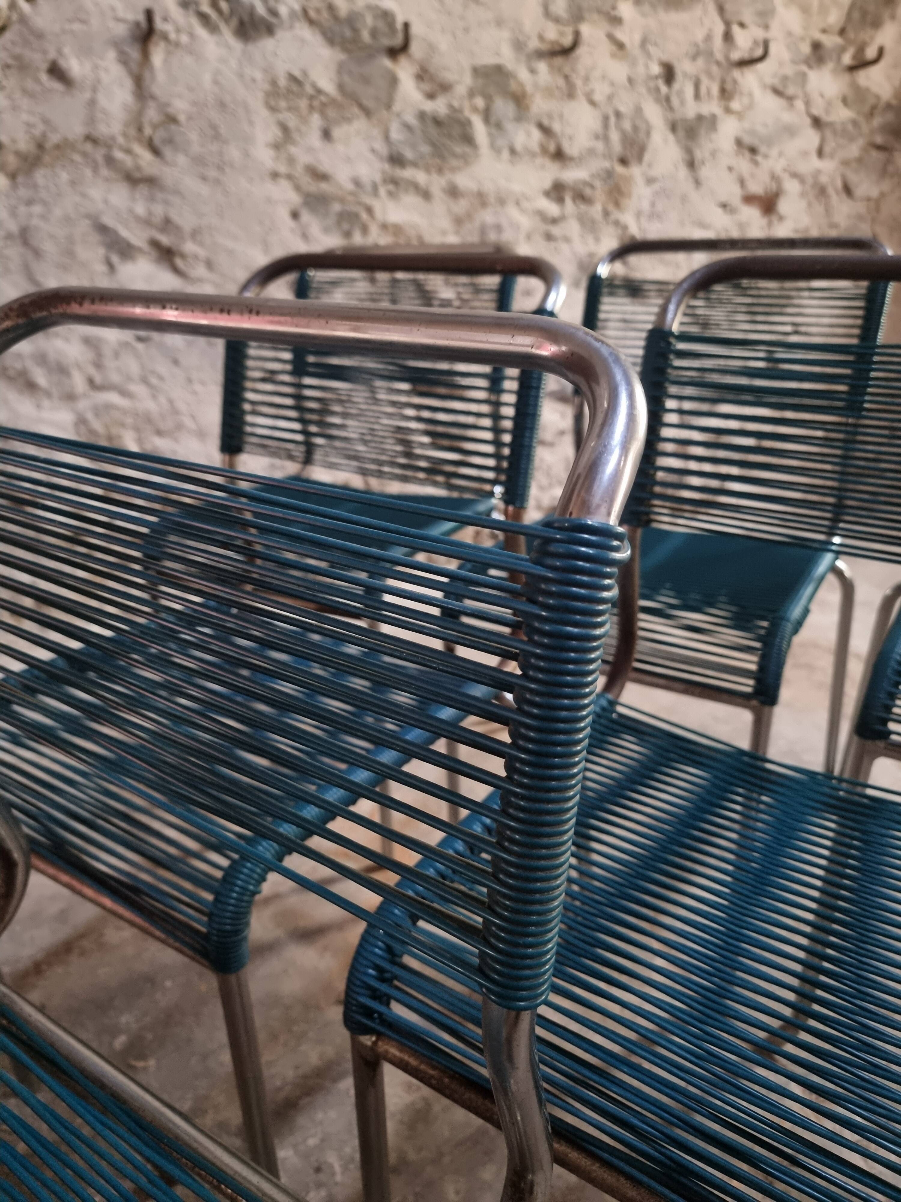 Ensemble de 6 chaises spaghetti françaises avec tabouret assorti – chaises bistrot à cadre chromé – sièges de café vintage empilables – milieu à fin du 20e siècle