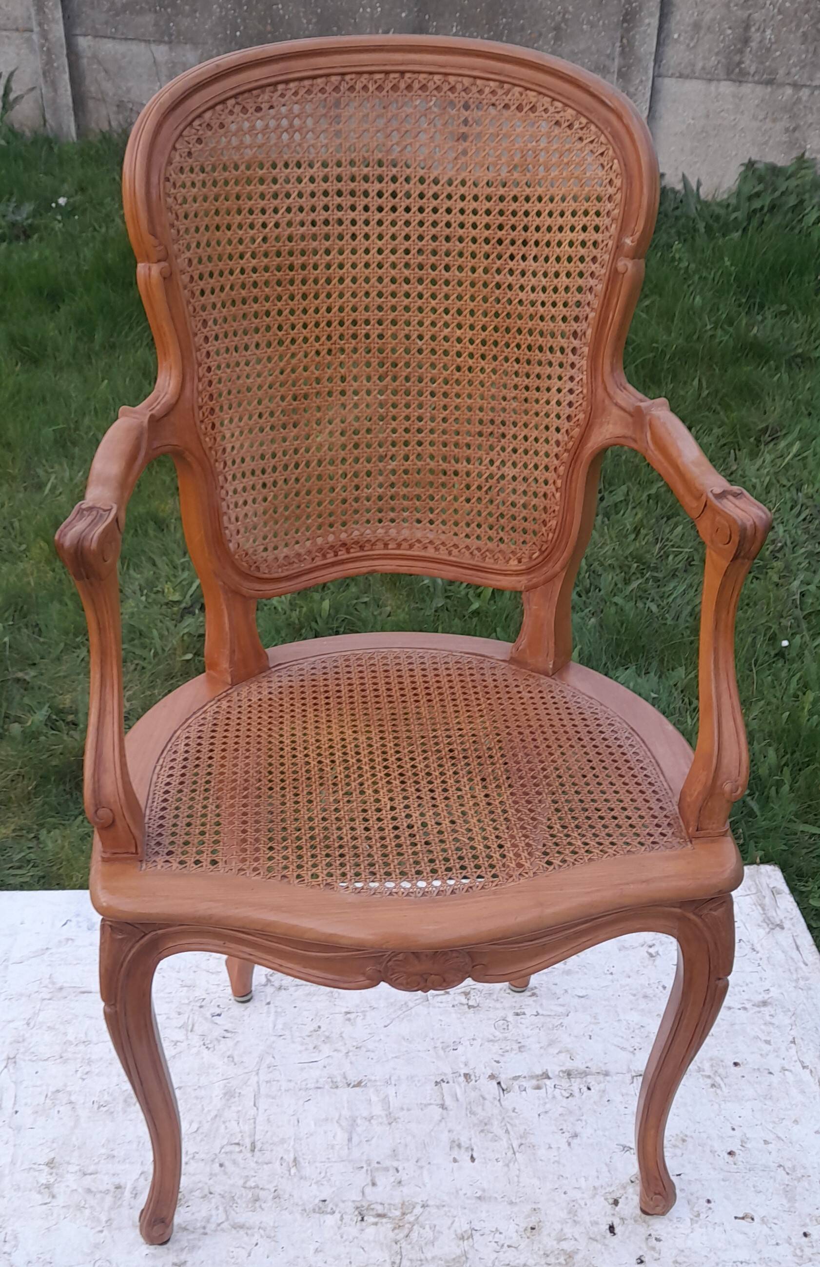 Paire de fauteuils cannés style Louis XV