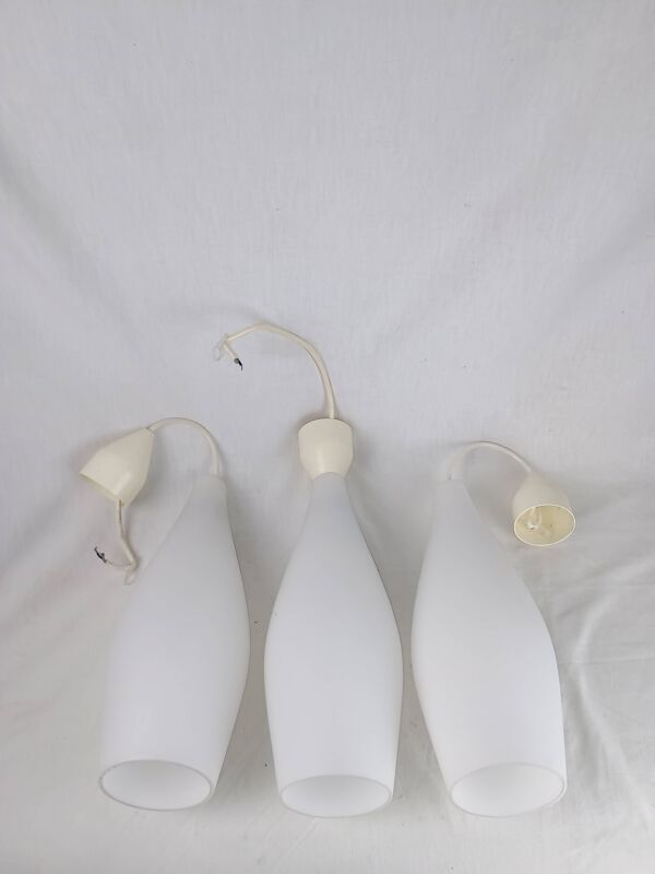 Ensemble de trois suspensions en verre opalin blanc Holmegaard