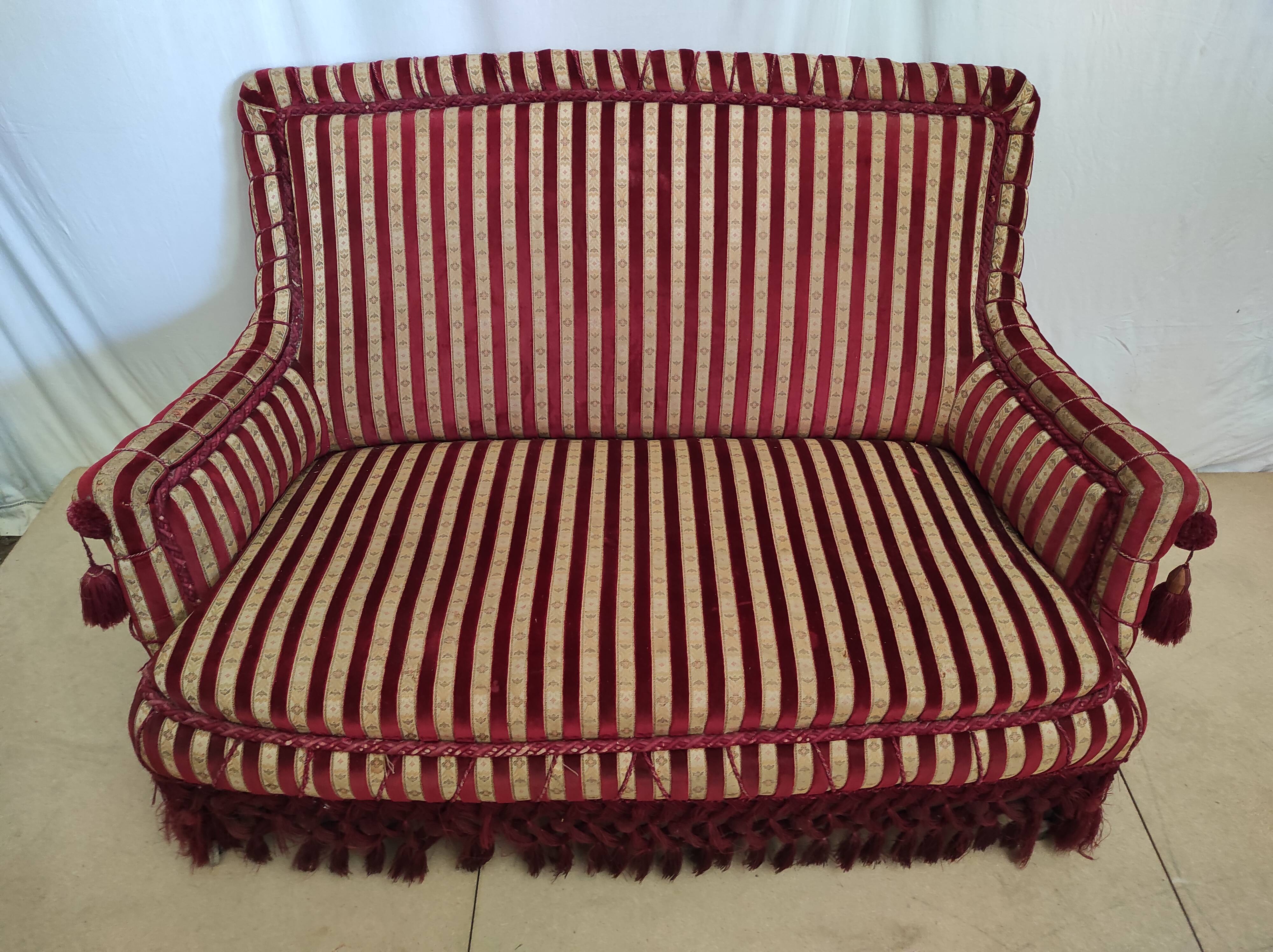 Salon Napoléon III in Jacquard-patterned velvet and trimnests