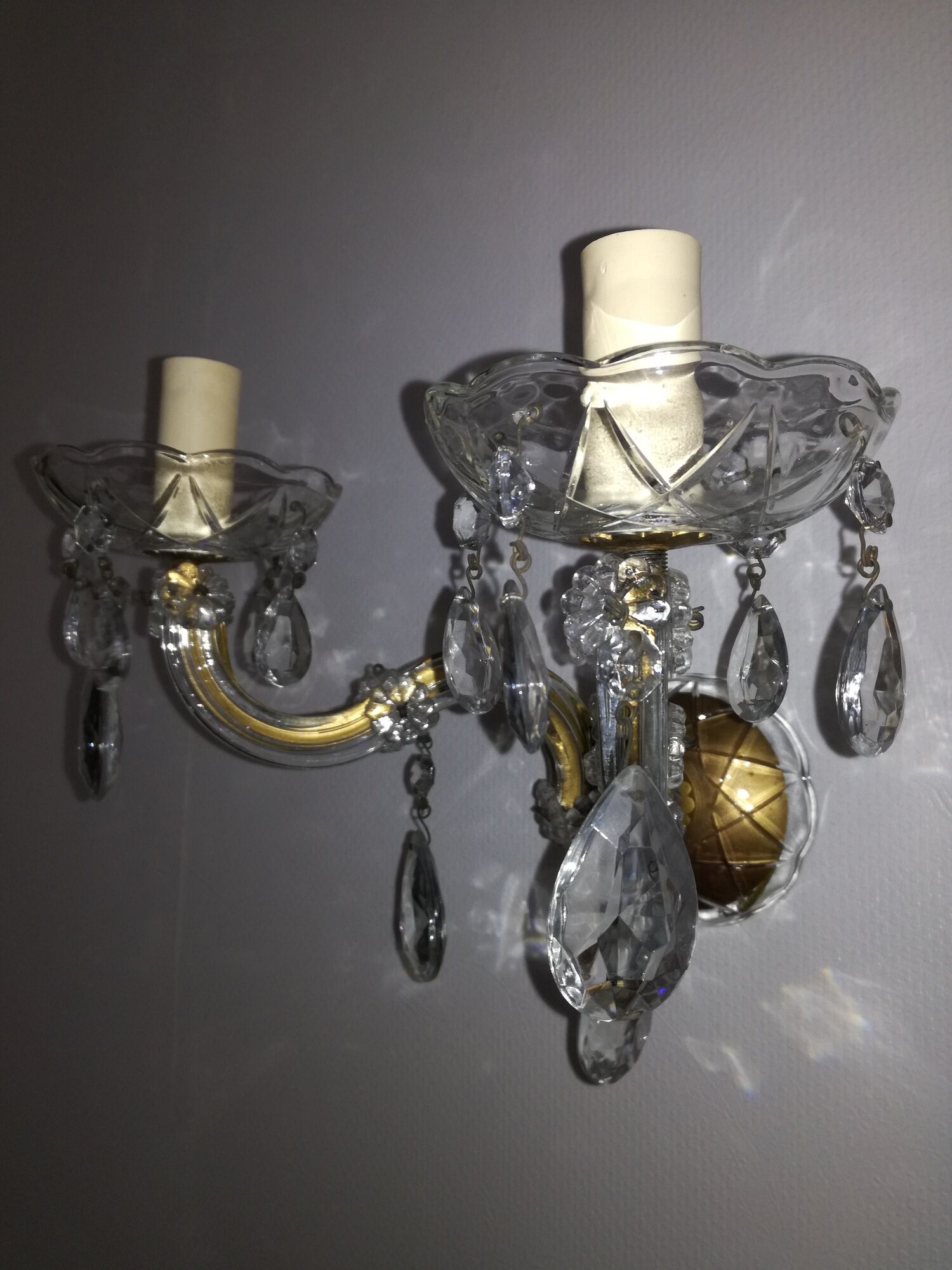Two sconces 2 glass lights and crystal stamps