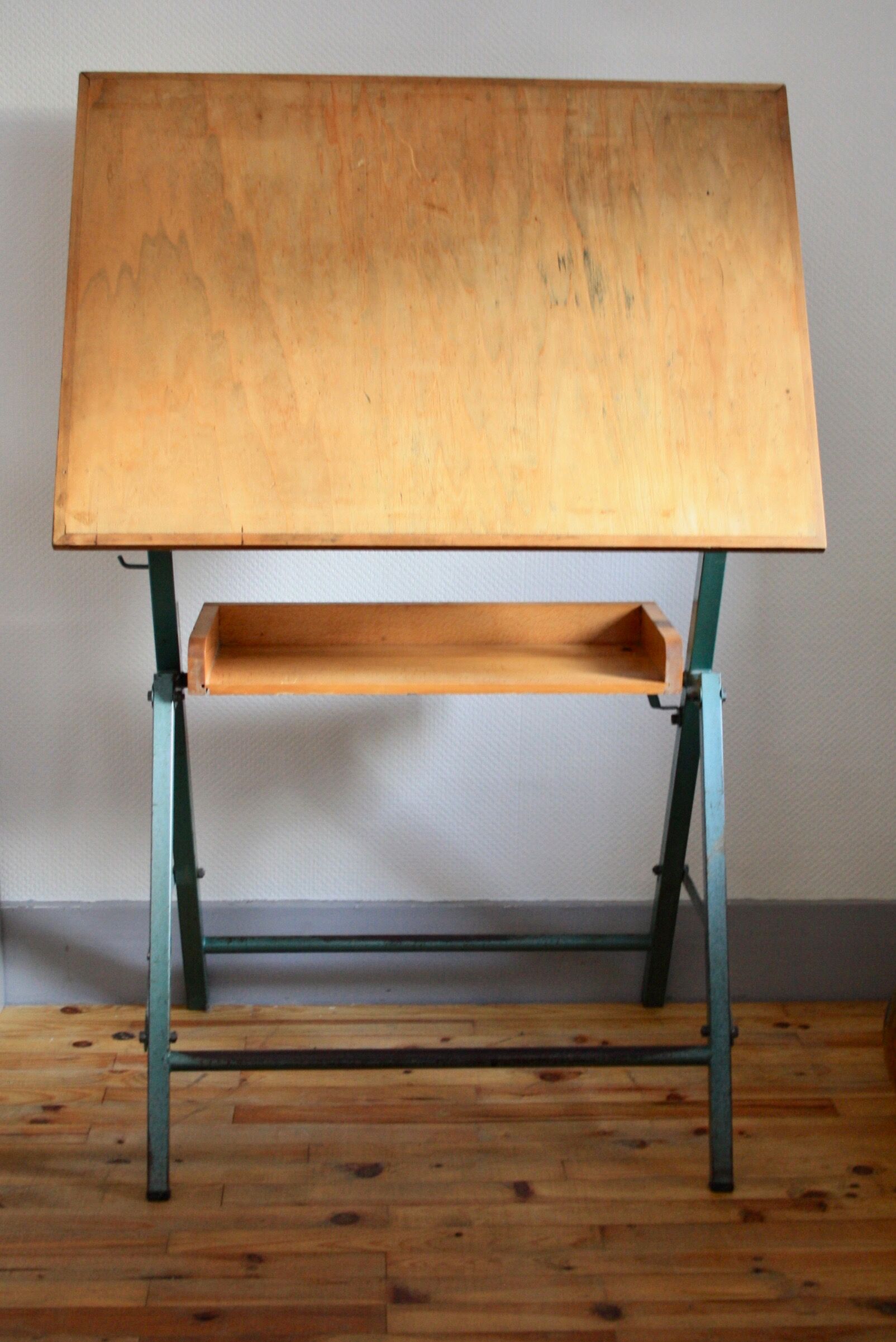 Adjustable drawing table