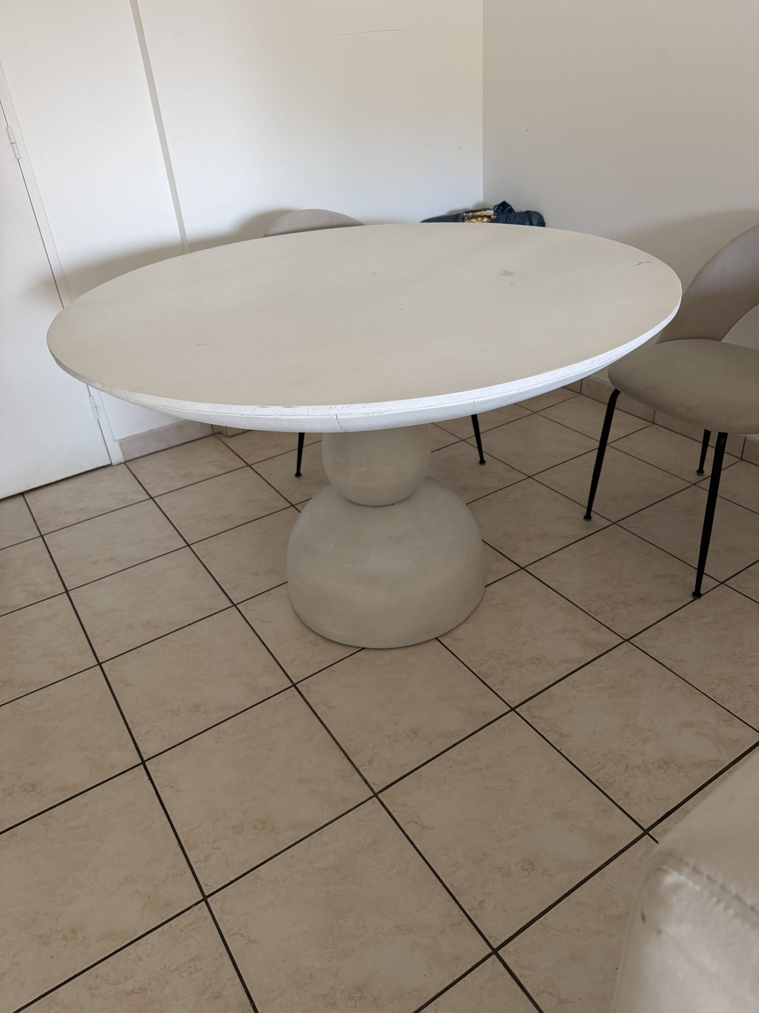 Mango wood dining table