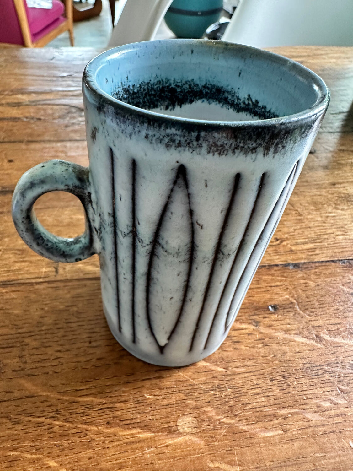 Ceramic mug from the 50s with incised decoration; Jacques Pouchain for Dieulefit workshop. Signature on reverse.