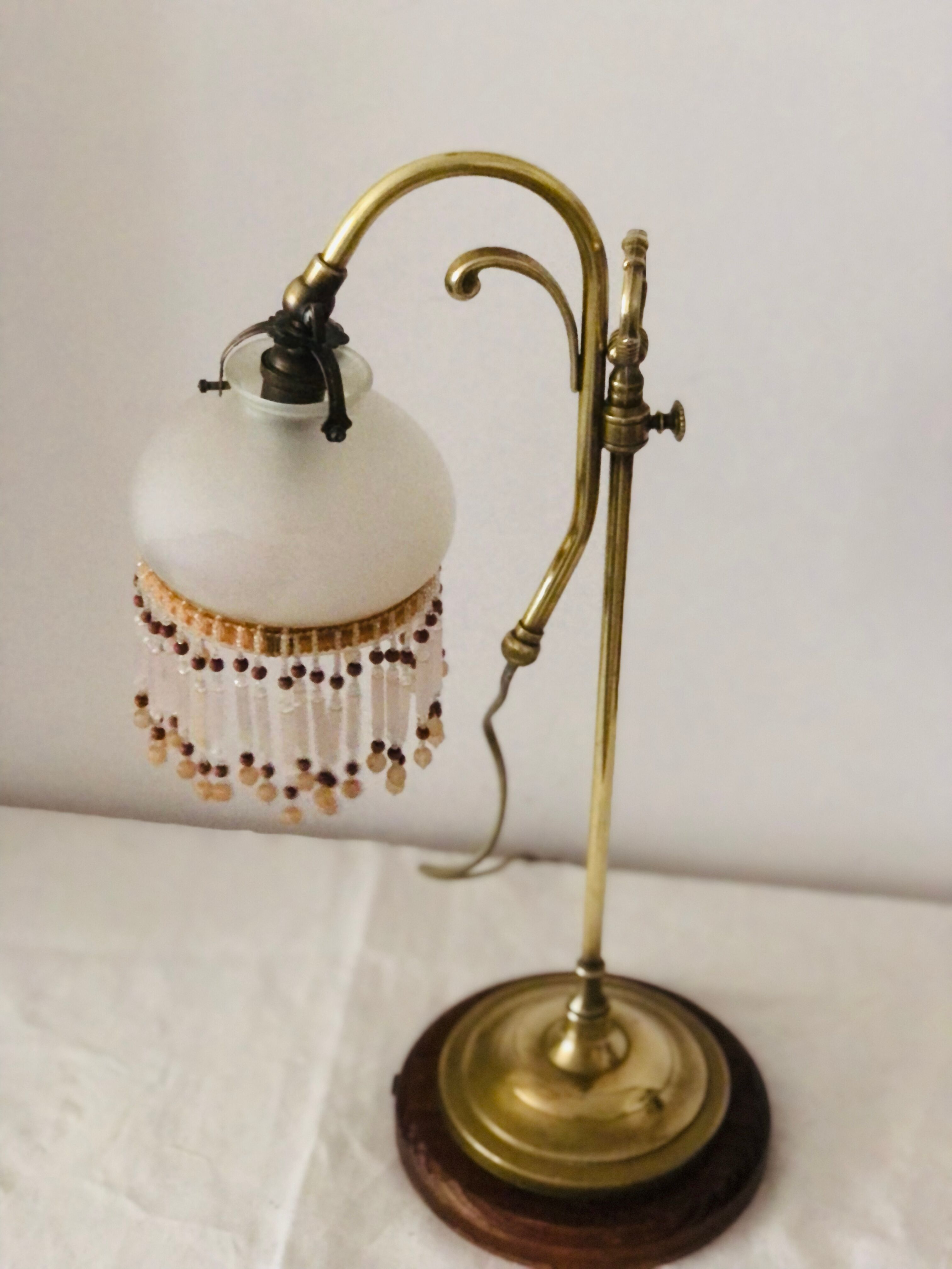 Old lamp adjustable on foot tulip golden brass.
