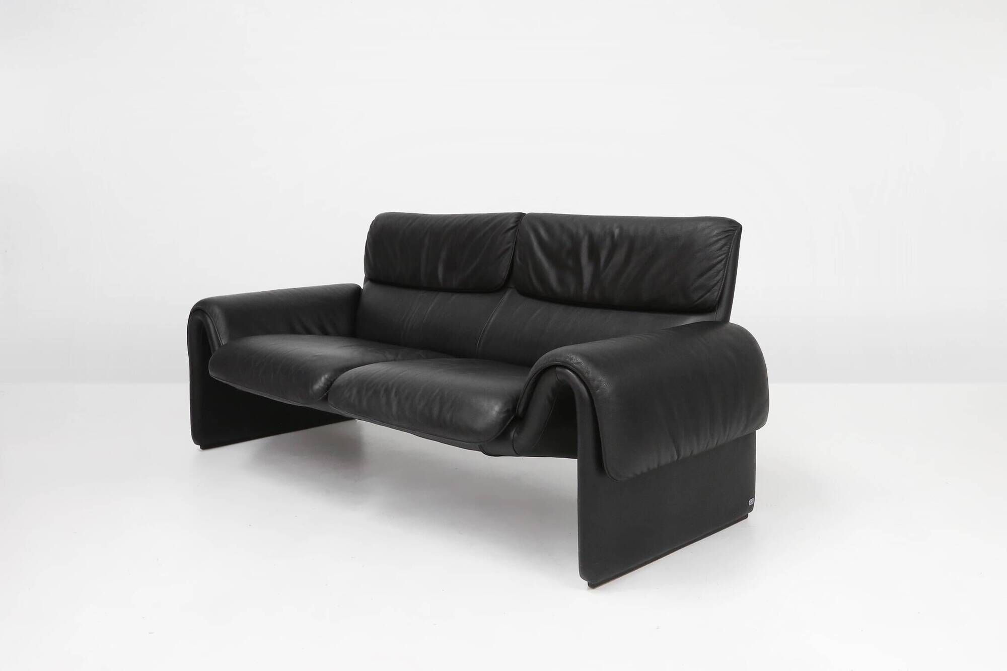 Iconic black leather DS-2011 sofa by De Sede, Switzerland ca. 1980