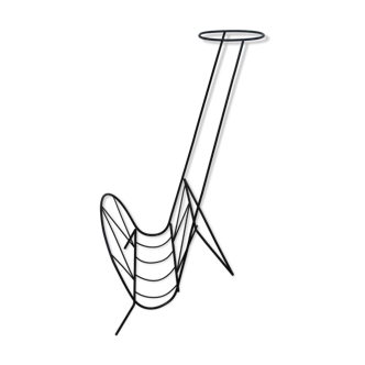 Porte revue avec porte plante en métal noir années 60