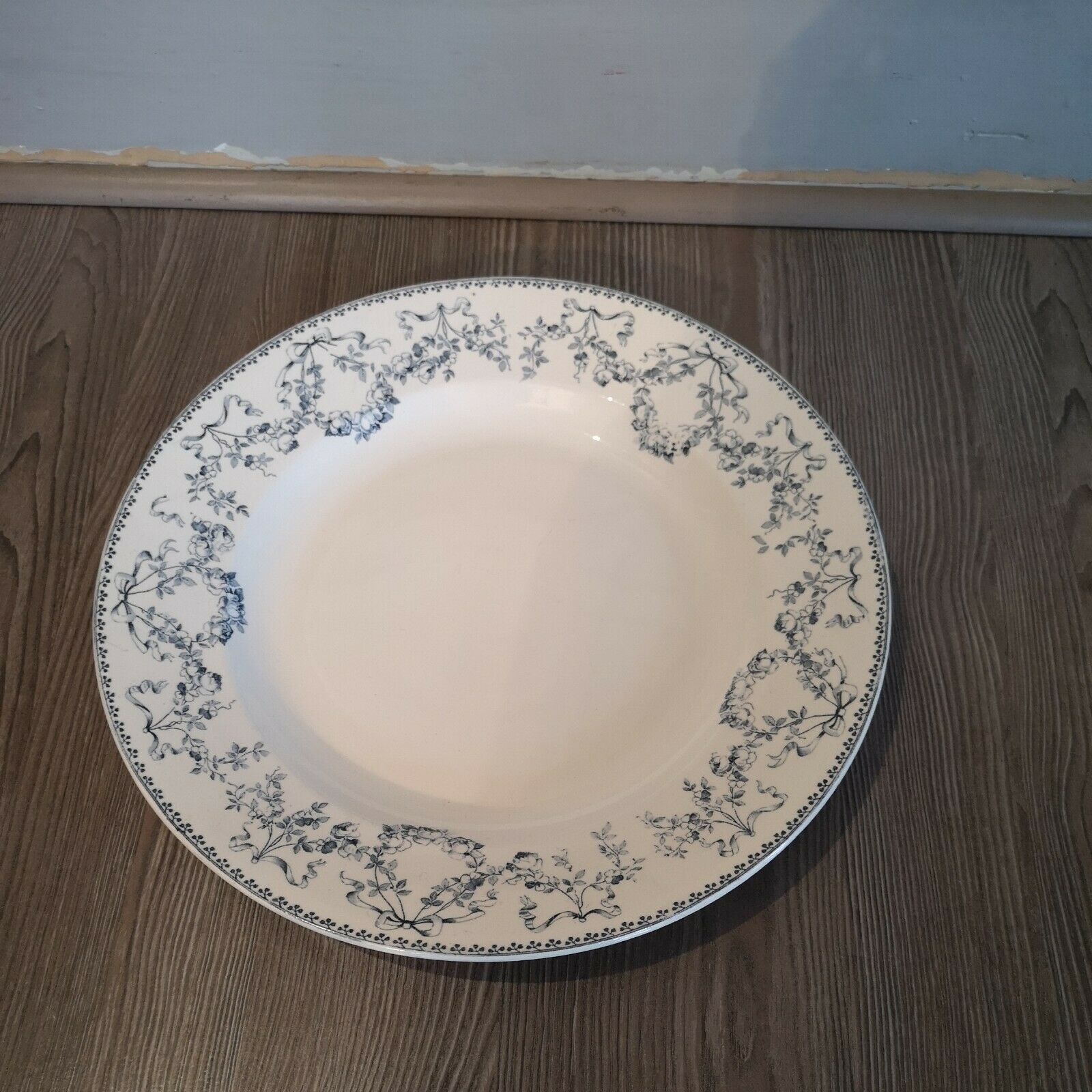 Round dish in Earthenware Sarreguemines Model Mozart