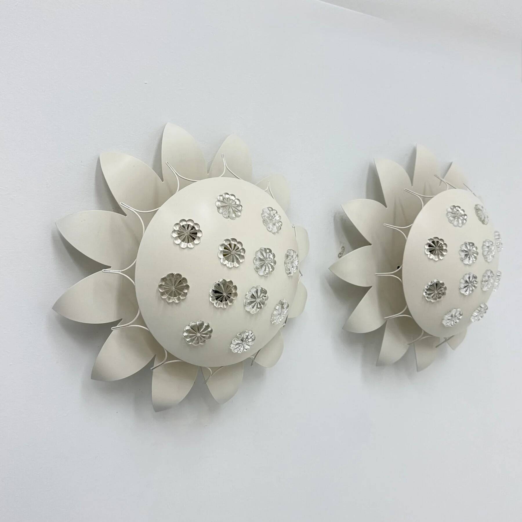 Set of 2 Emil Stejnar wall lamps with flower crystals, 1950s Vienna