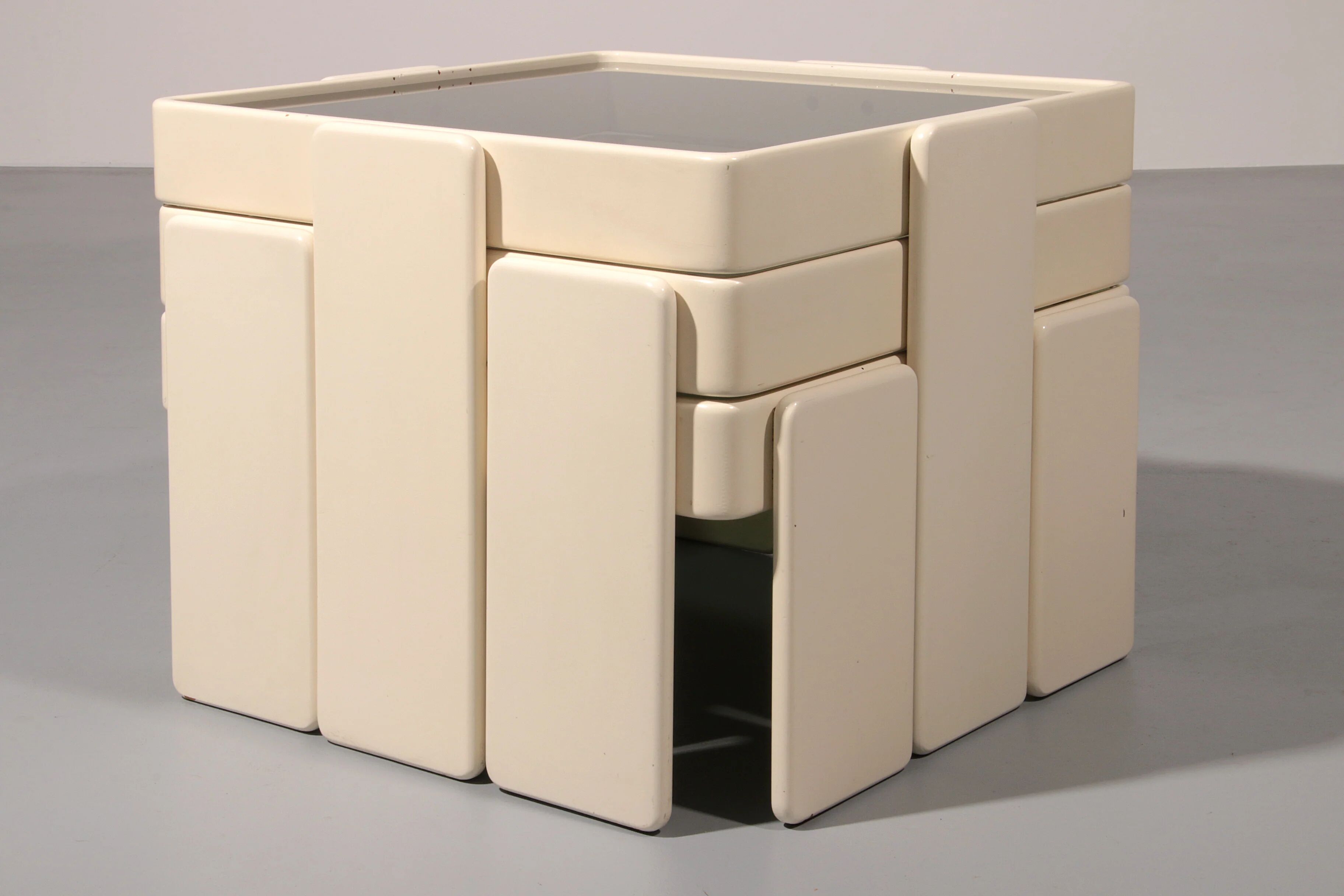 Gianfranco Frattini stacking tables for Cassina – original off-white lacquer