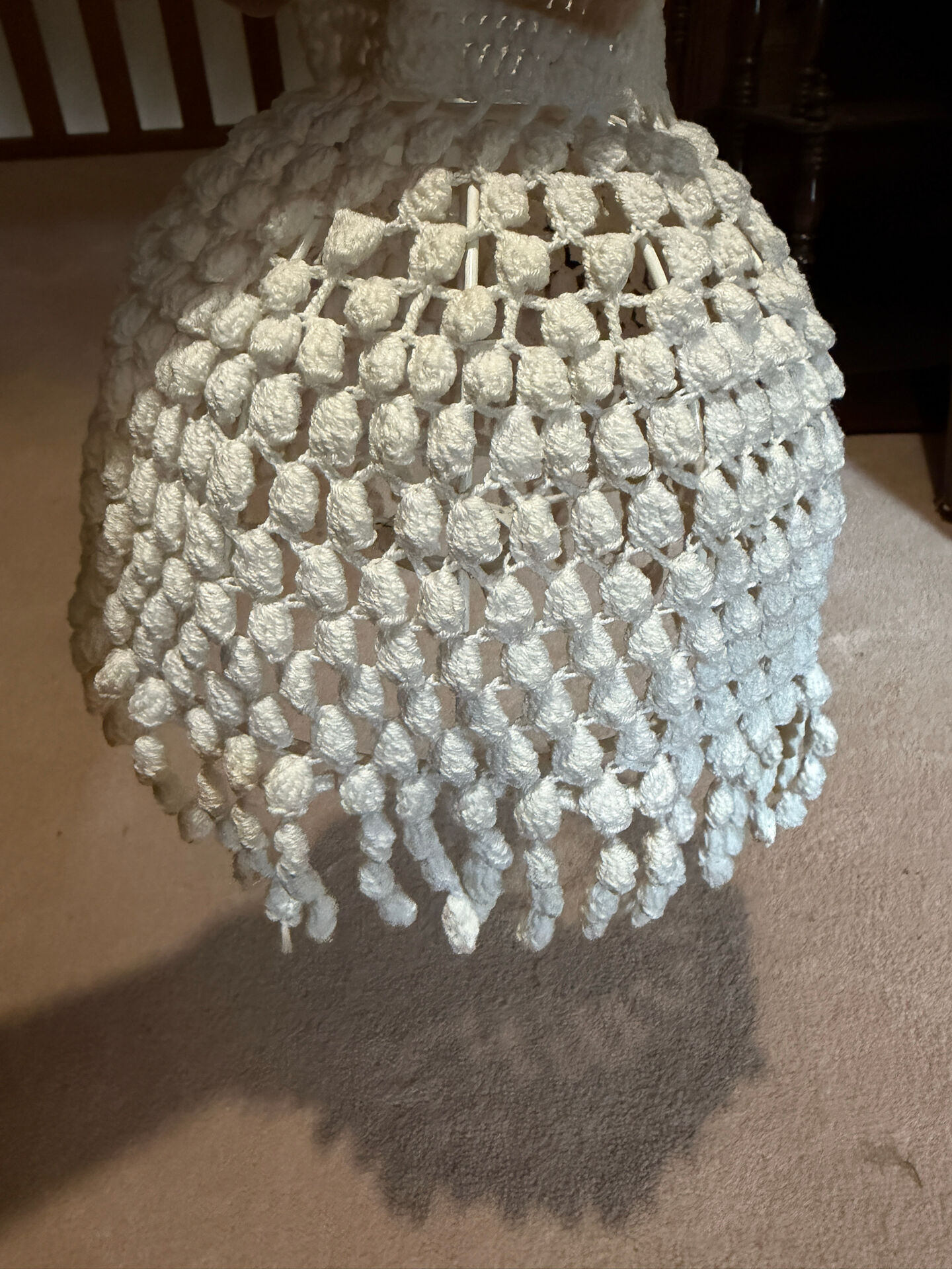 Abat-jour vintage en crochet blanc à franges