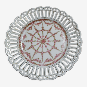 Openwork porcelain plate decorated with gold fillet roses