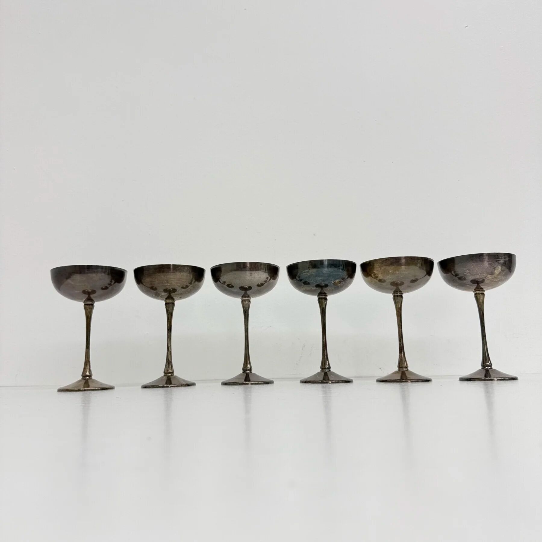 Ensemble de 6 coupes à champagne en laiton argenté, années 1970, Italie.