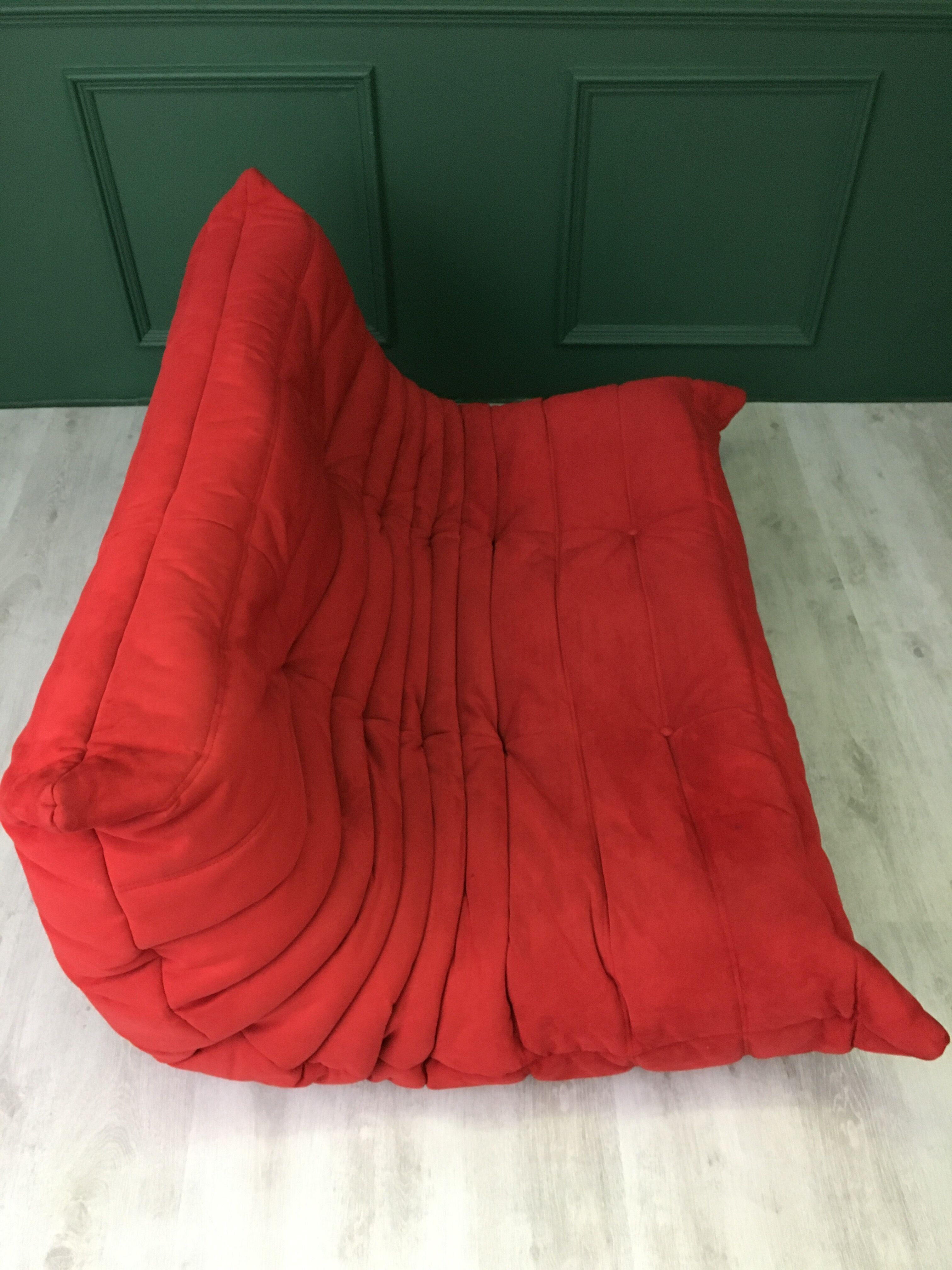 Togo rouge par Michel Ducaroy pour Ligne Roset