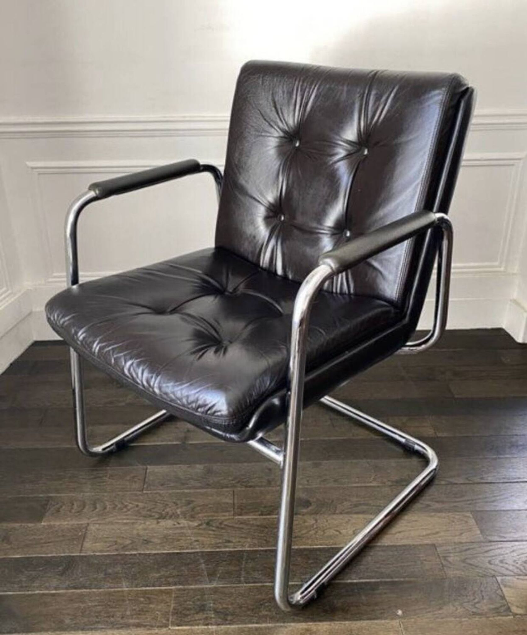 Vintage black leather and chrome executive chair - Italian design by Co.Fe.Mo - 80's