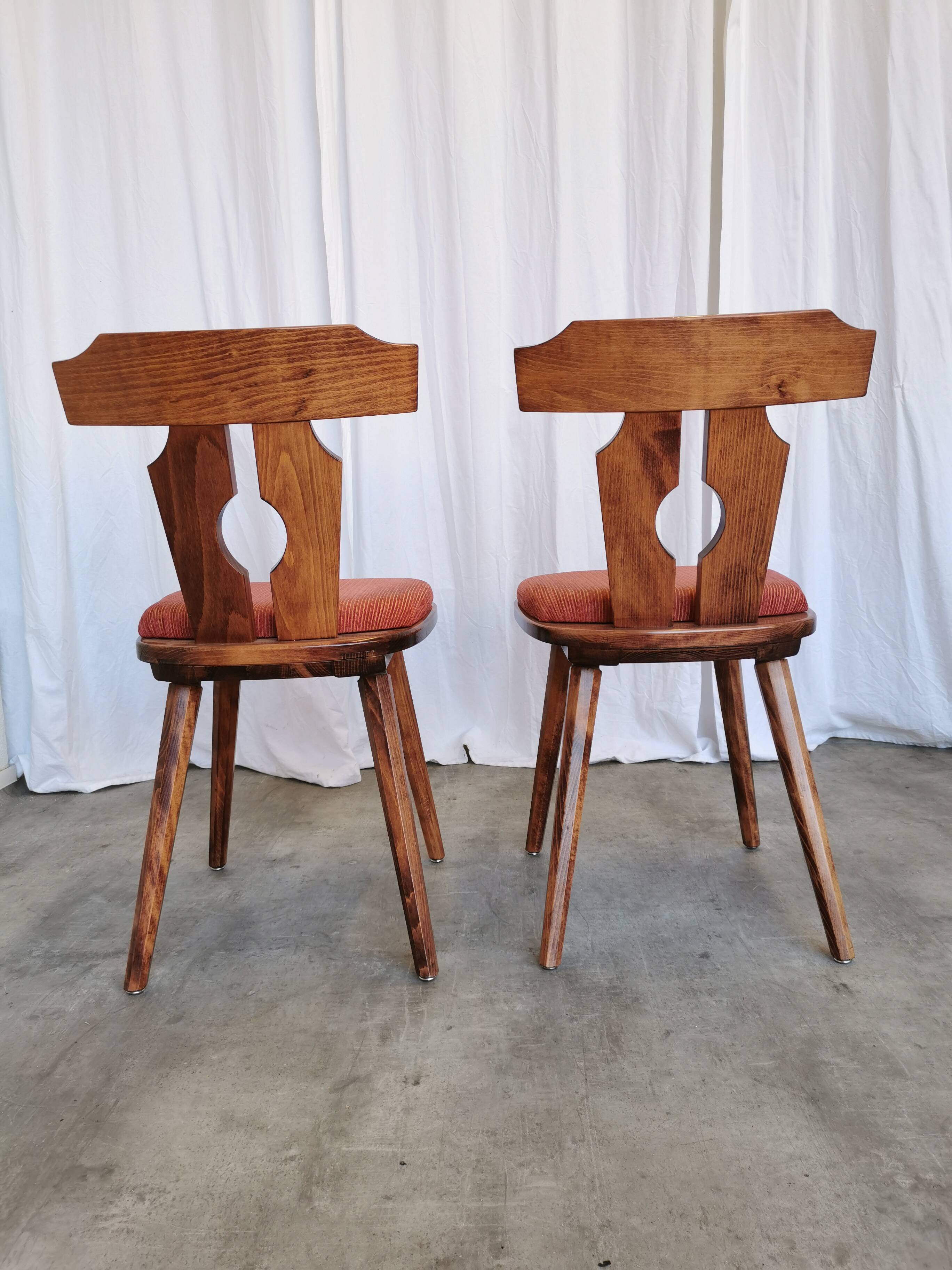 Ensemble de 2 chaises de salle à manger vintage tyroliennes en bois, style ferme autrichienne alpine