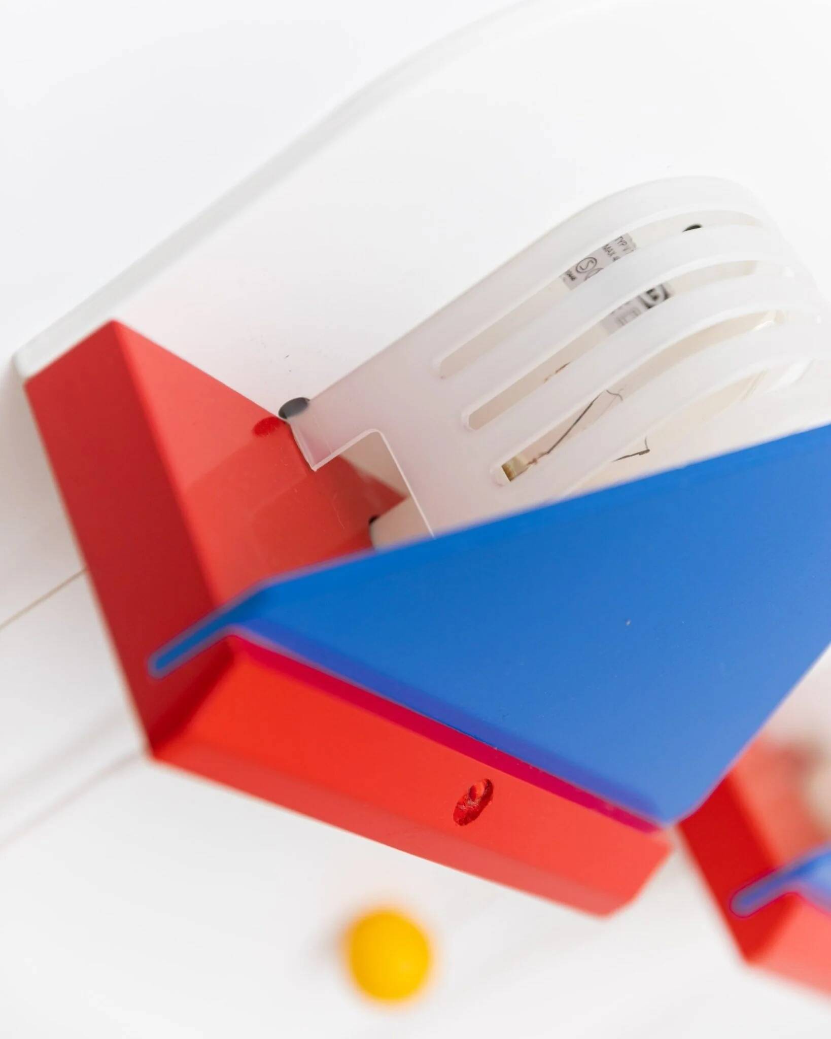Set de lampes murales Stoja multicolores de style Memphis en métal peint par IKEA x Sottsass, années 1980.