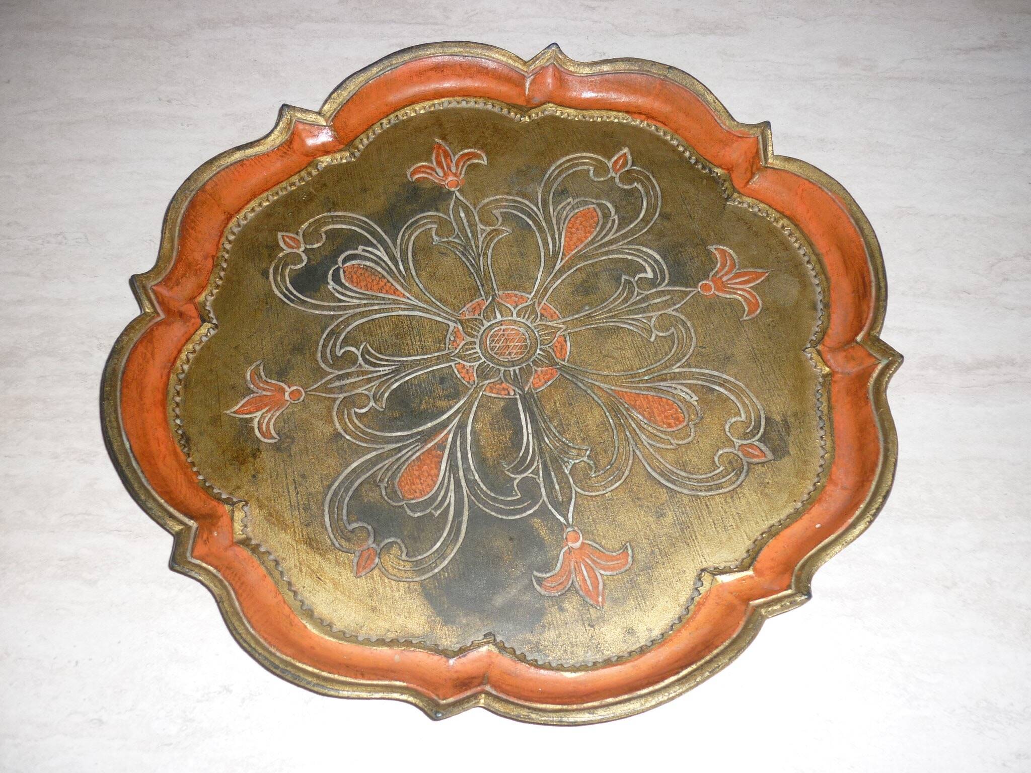 Round Florentine tray Ø 39 cm