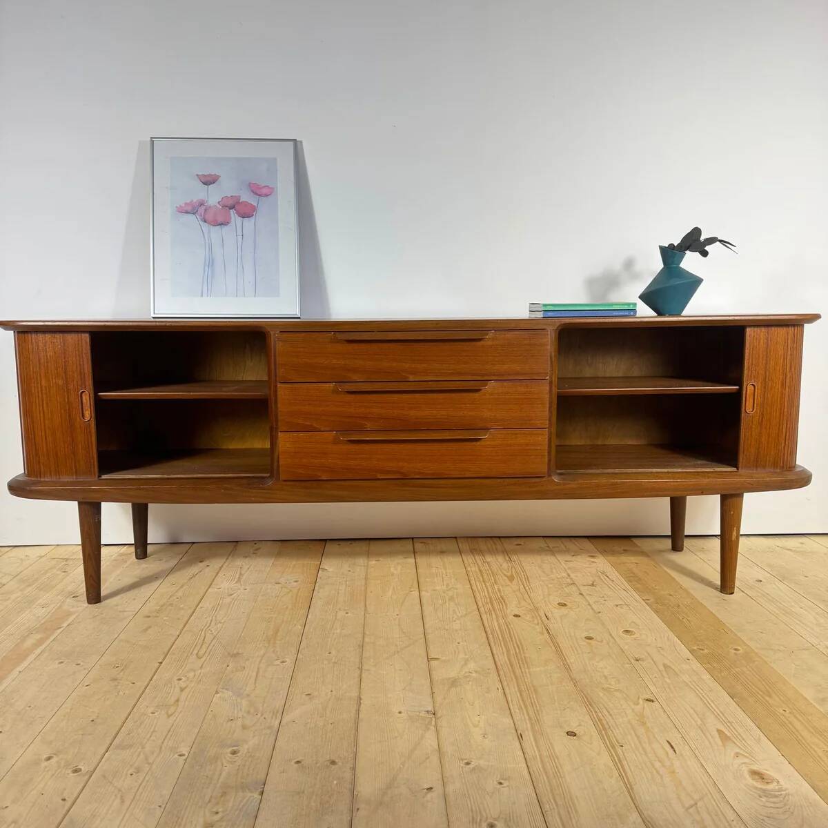 Vintage teak sideboard with rounded edges and sliding doors – mid-century Scandinavian design.