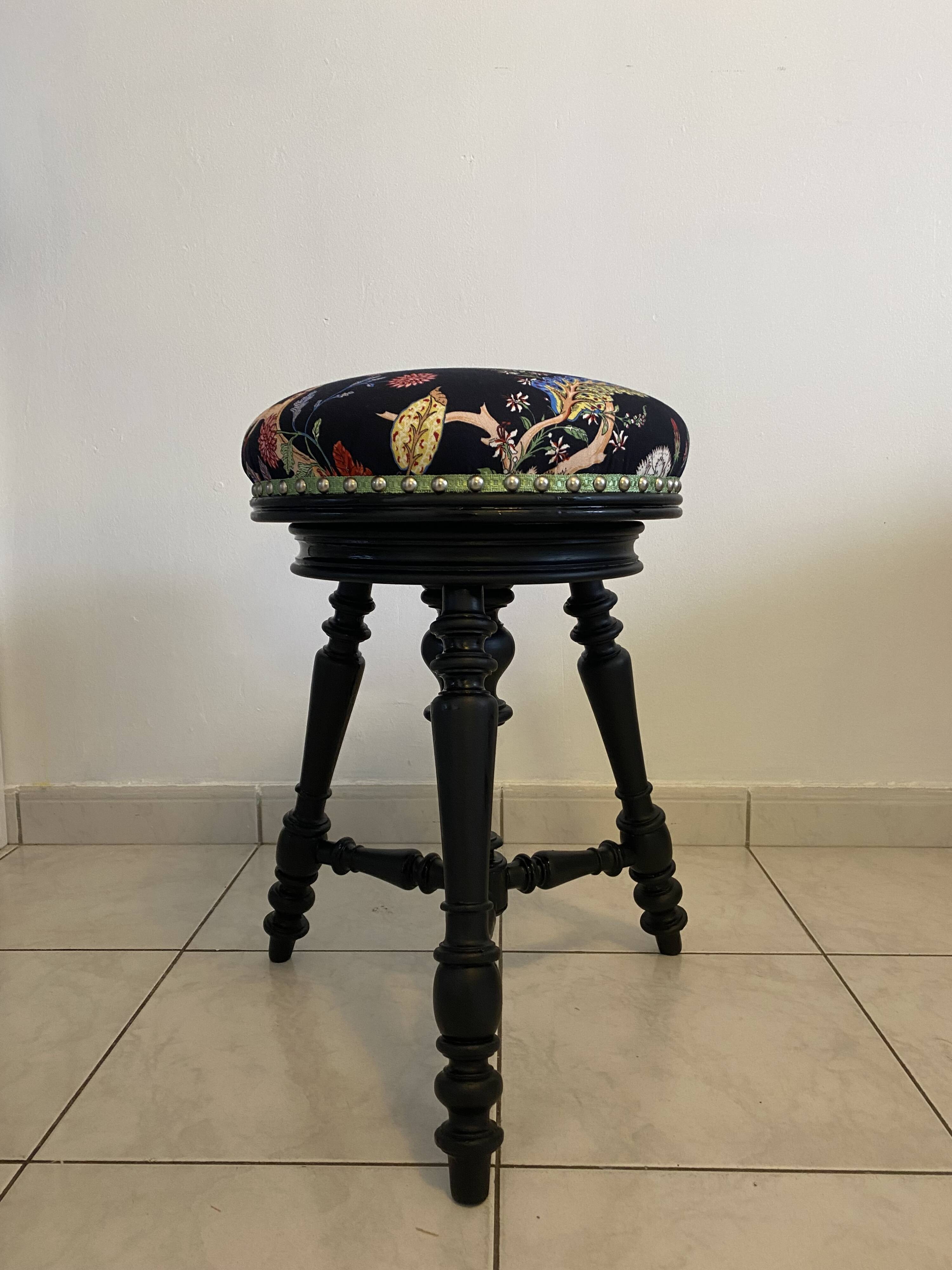 Piano stool