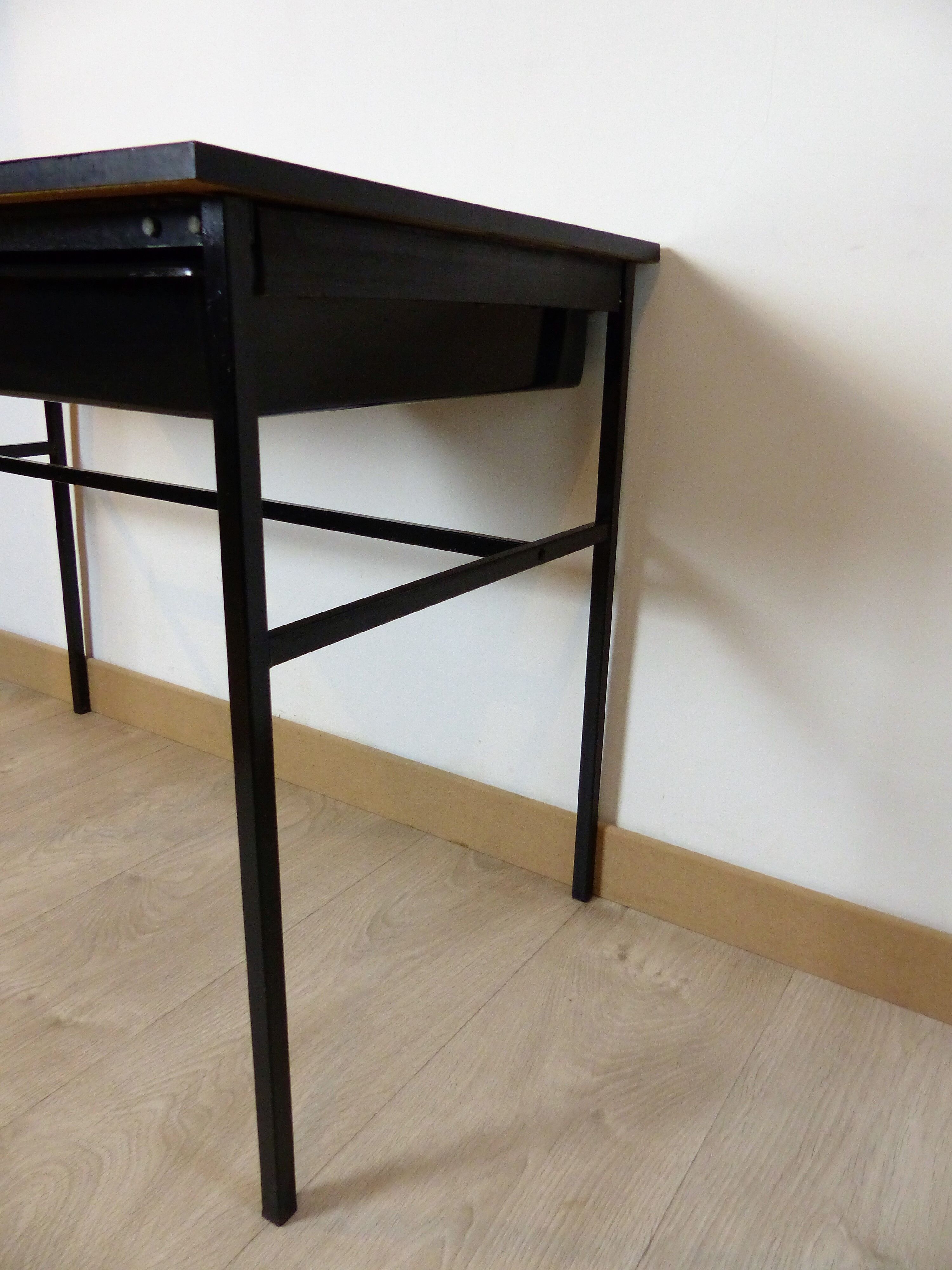 Pierre Guariche's "Junior" office for Meurop
