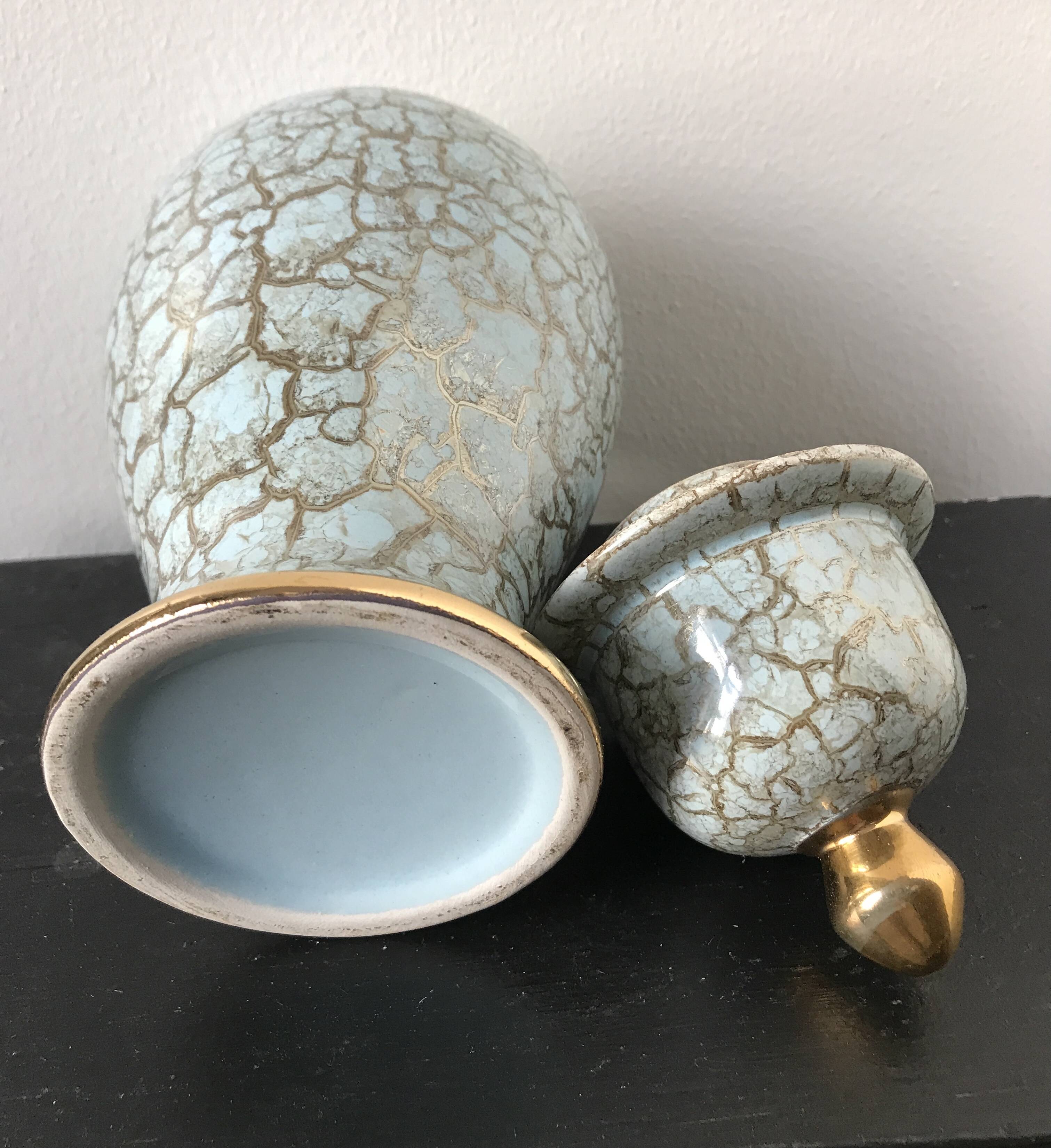 Small jar with gold crackled effect lid
