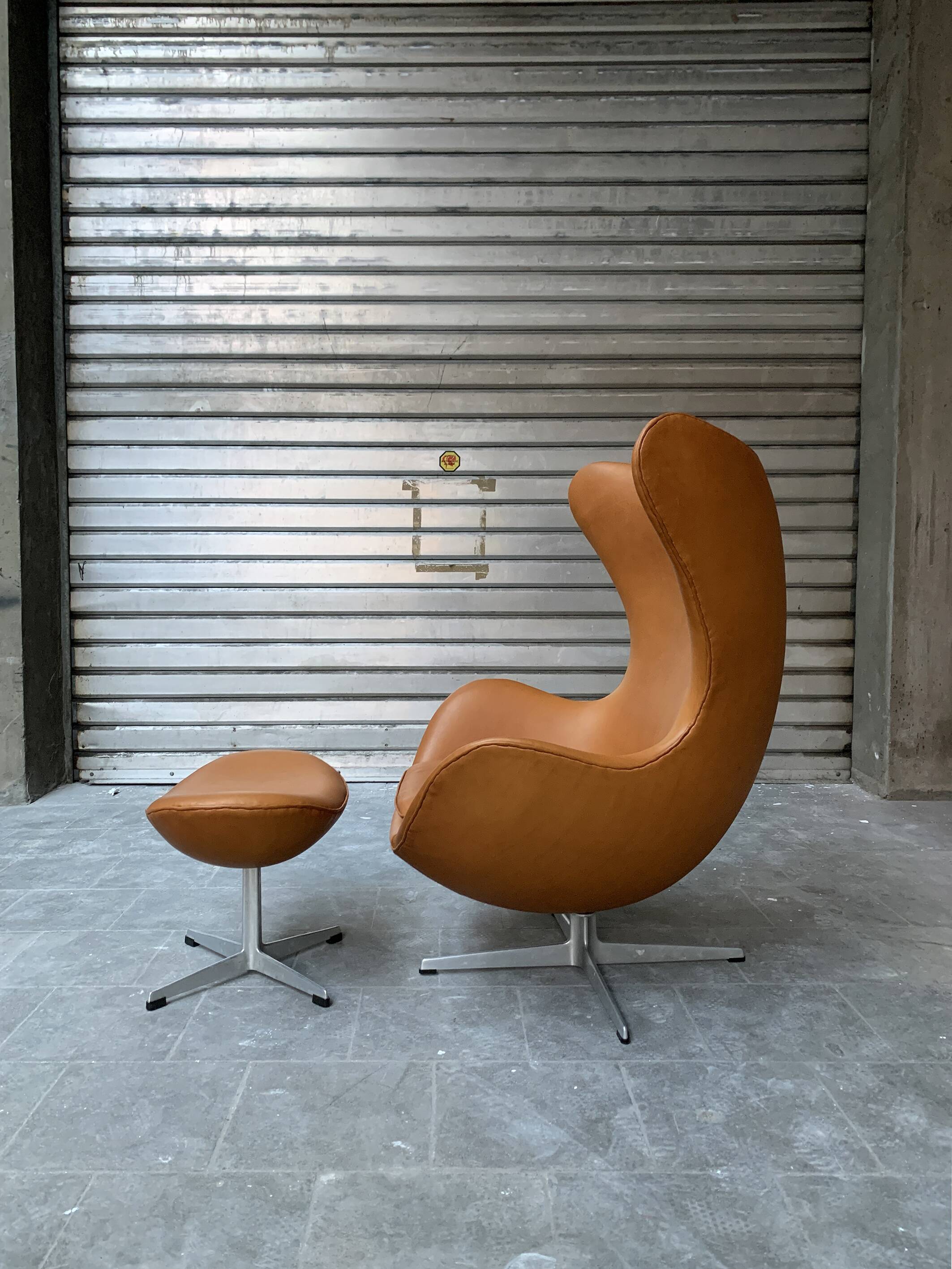 Restored Arne Jacobsen Egg armchair and ottoman for Fritz Hansen, 1960s