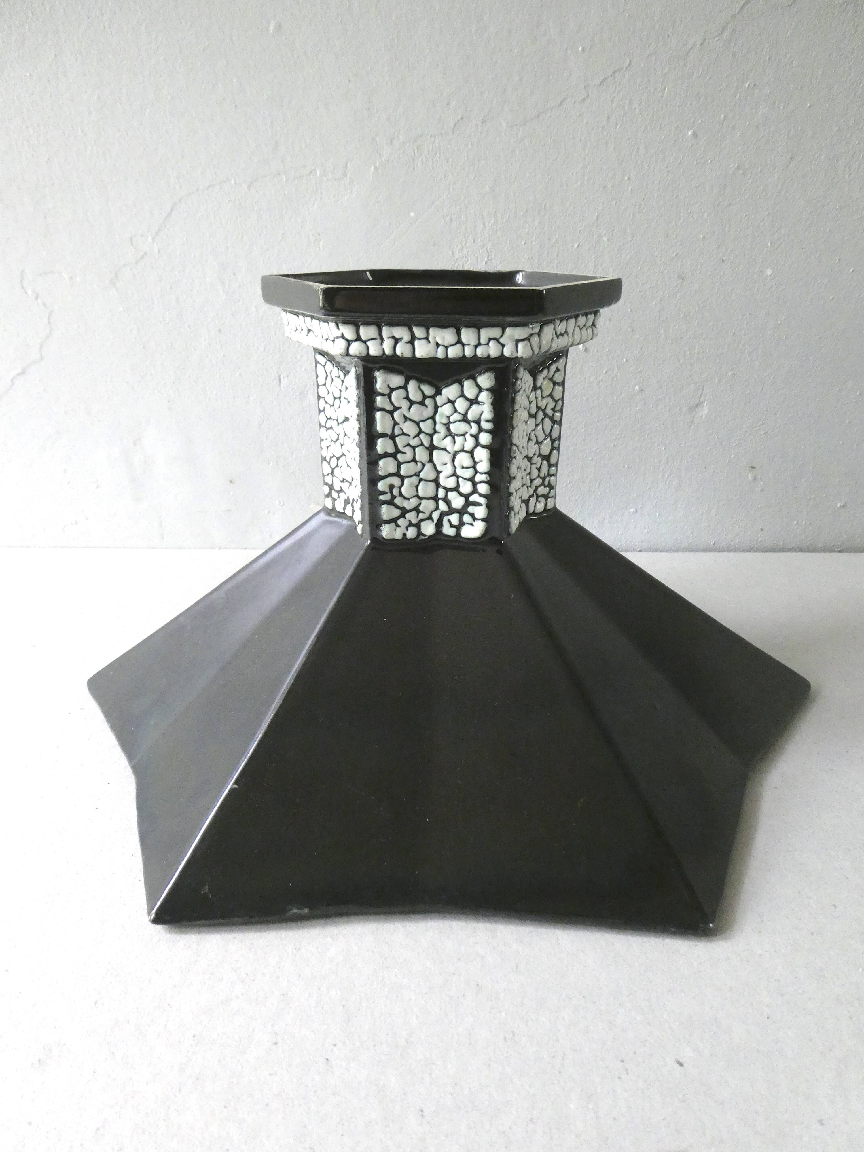 Coupe Art Deco en céramique noire et crispée, France, Saint Clément