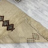 Handcrafted moroccan berber carpet 139 x 83 cm