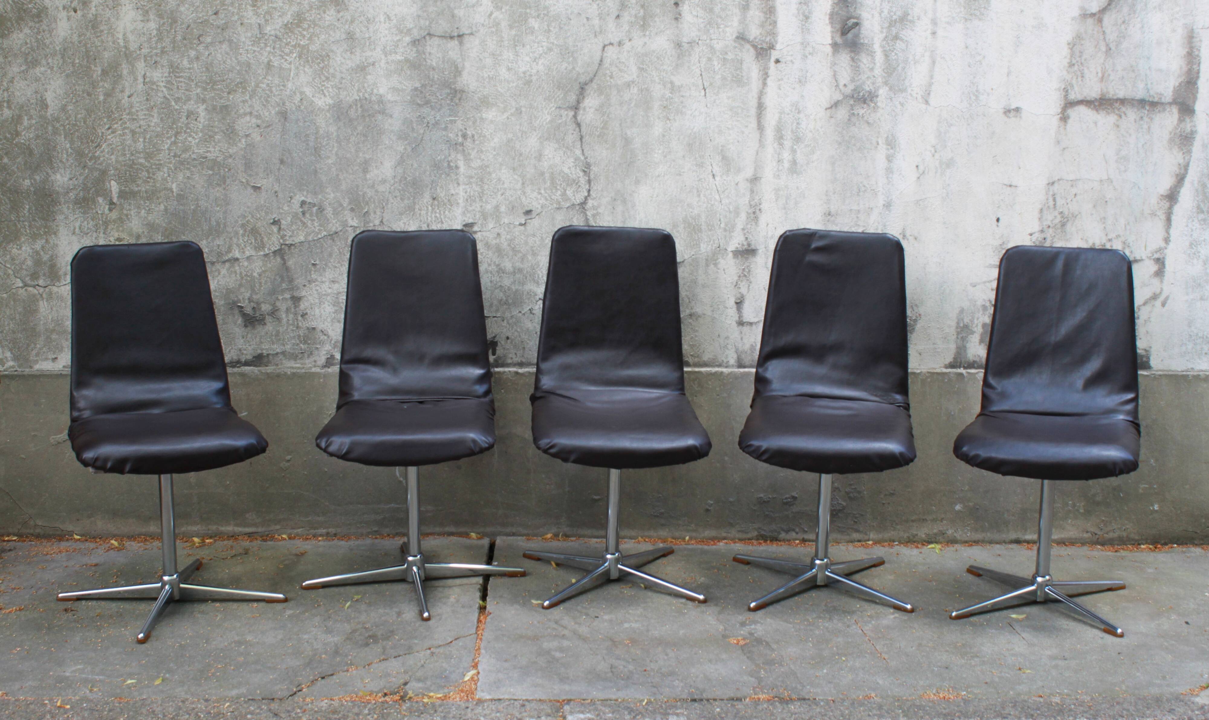 Série de chaises vintages par Eka