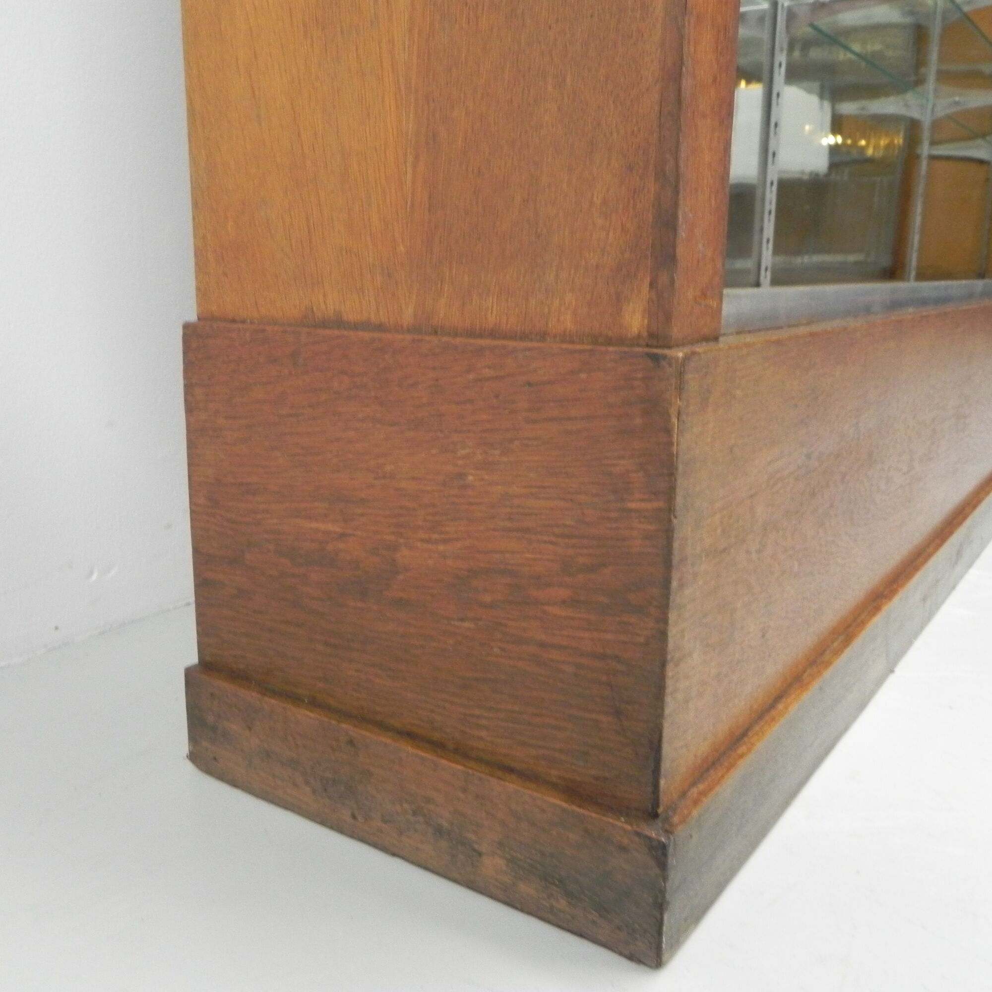 Large display cabinet with 2 sliding glass doors