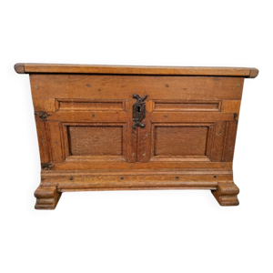 Coffre brutaliste antique