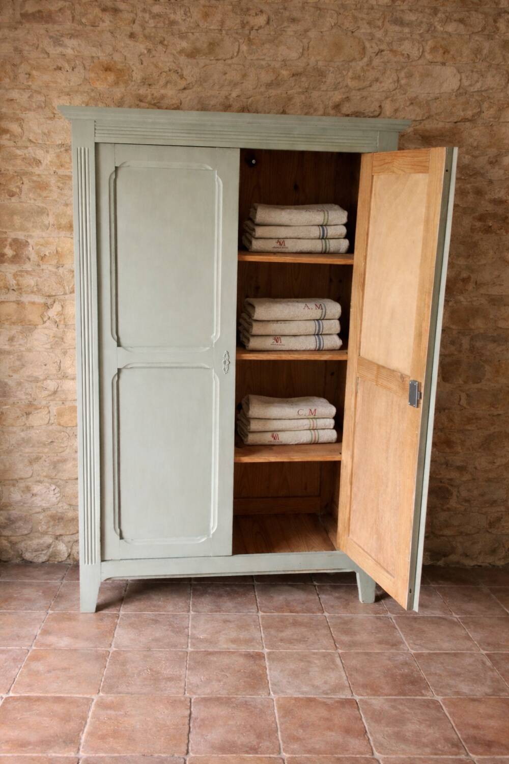 Armoire parisienne