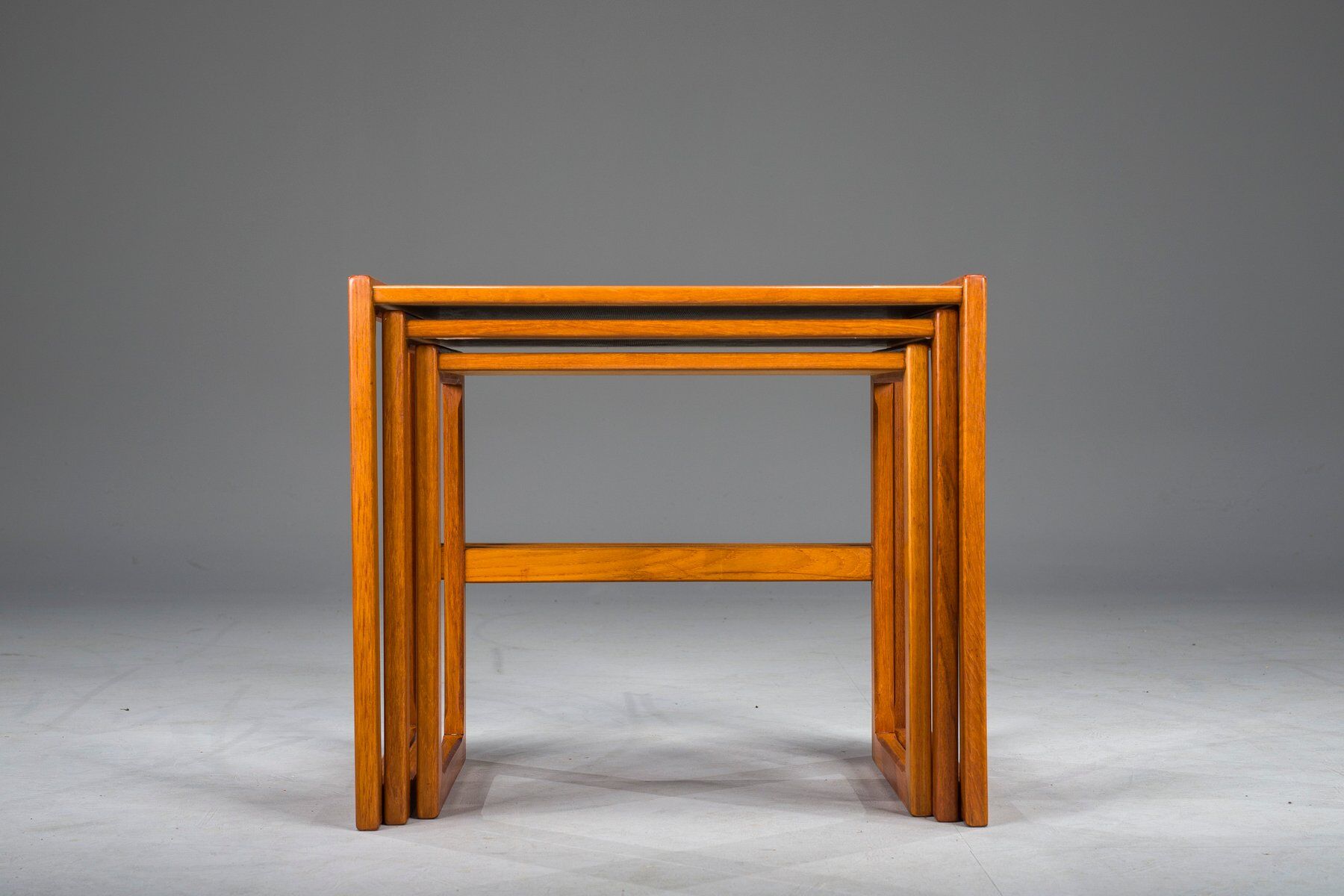 Tables gigognes scandinaves modernes en teck du milieu du siècle, années 1960, lot de 3