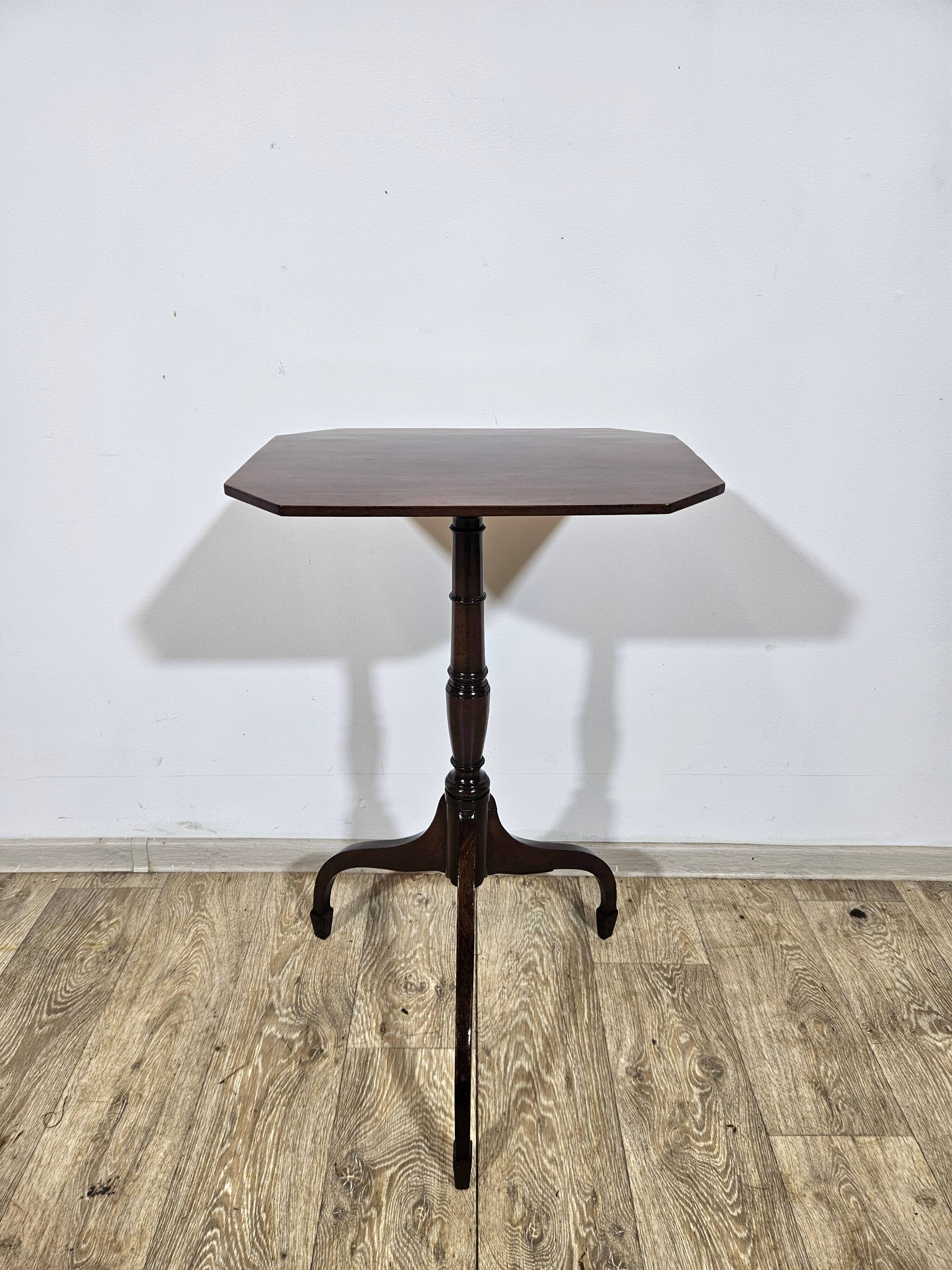Antique Mahogany Side Table Octagonal Tripod Classic, 19th century