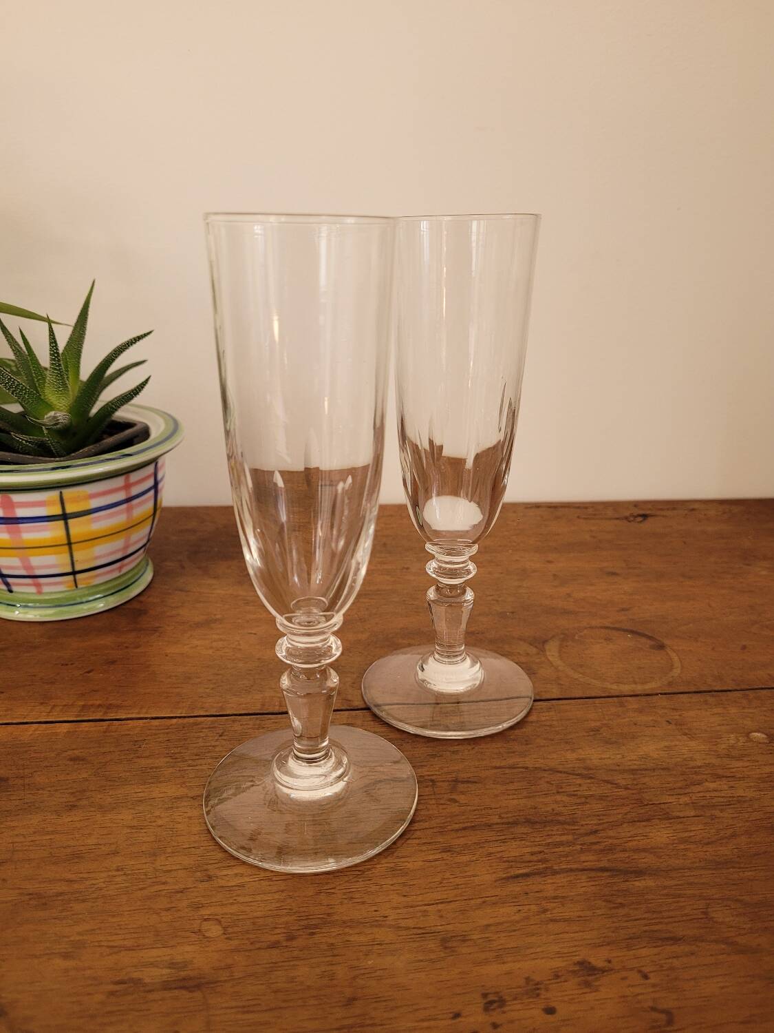 Set of 2 crystal champagne glasses