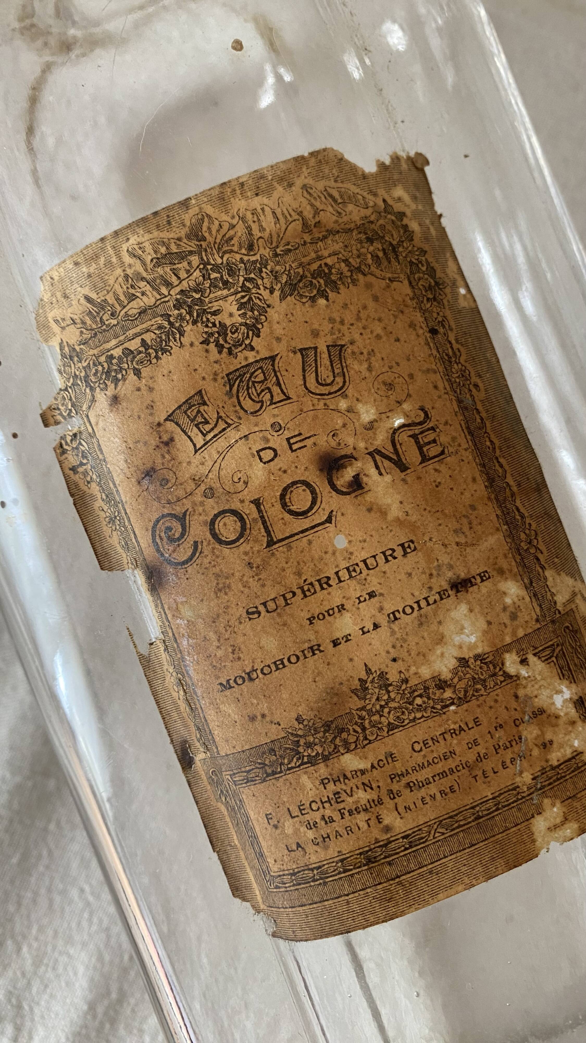 Flacon ancien d'eau de Cologne