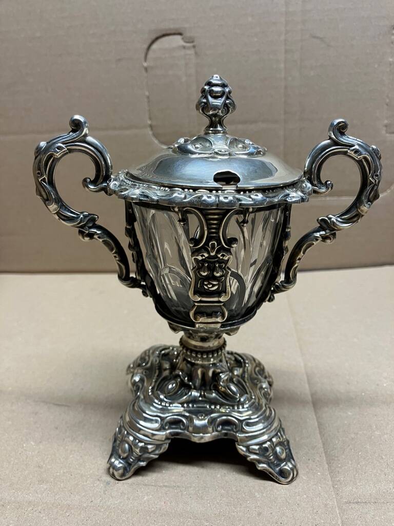 A lovely Regency-style silver mustard pot from the 19th century.