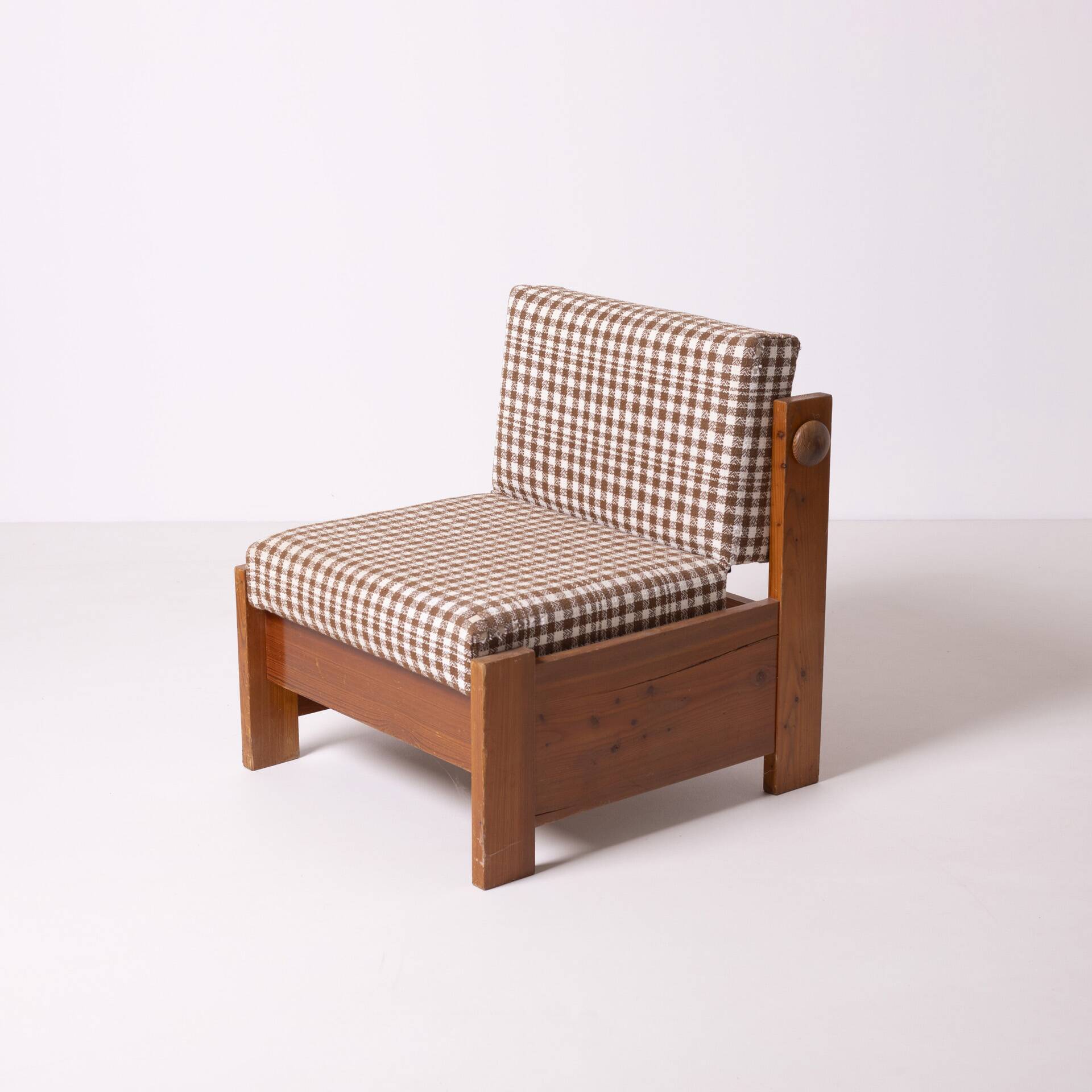 Pair of brutalist armchairs, Czechoslovakia, 1970s, made of pine wood and wool.