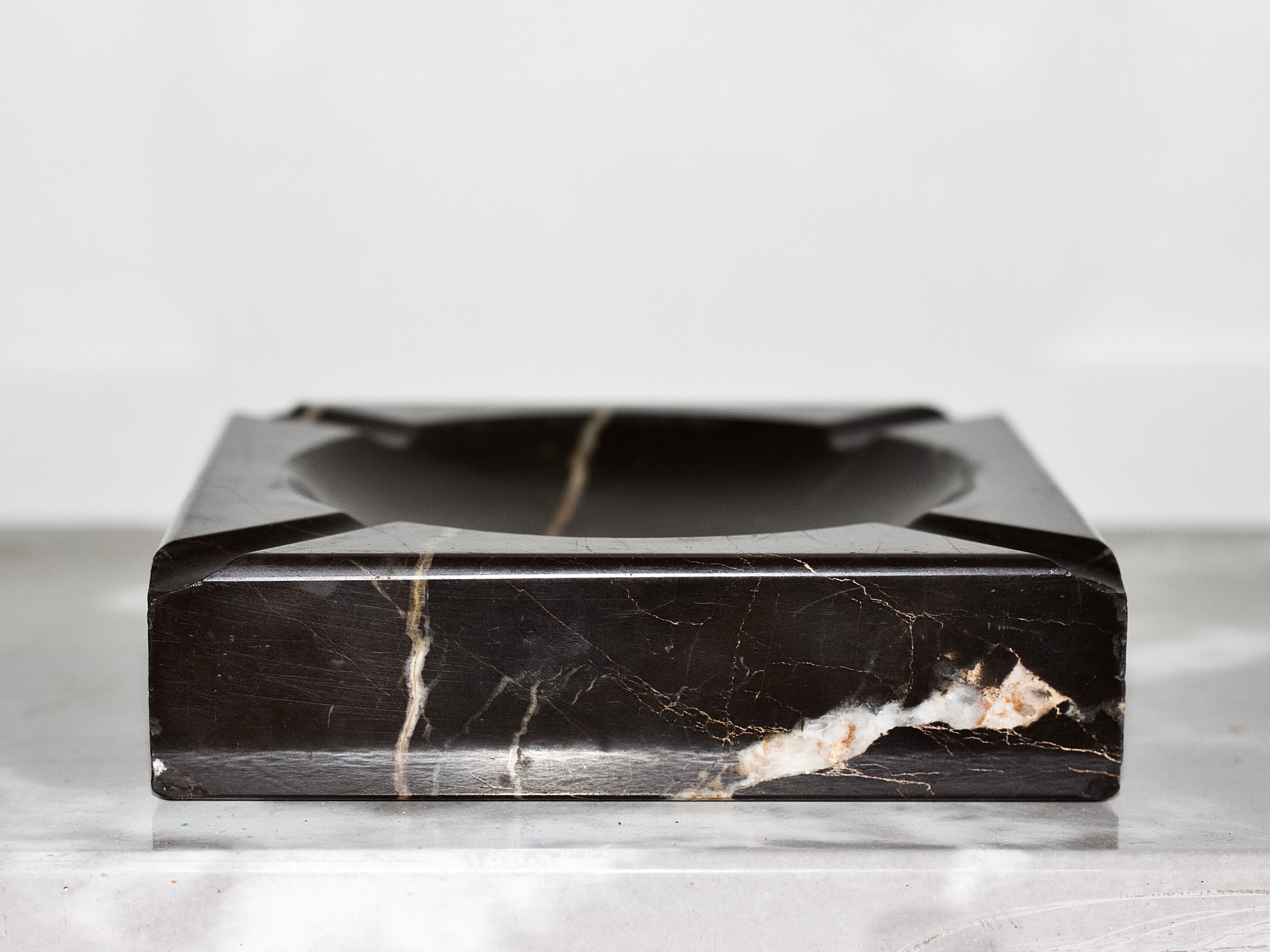 Ashtray in black marble