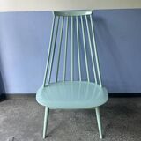 Chaise bâton blanche « Mademoiselle » du Finlandais Ilmari Tapiovaara