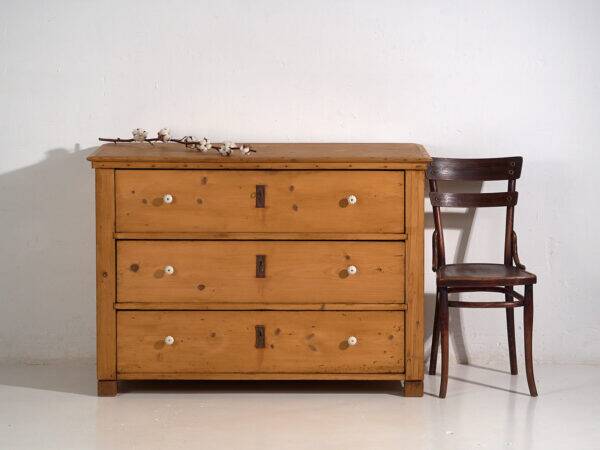 Antique three-drawer chest (circa 1920)