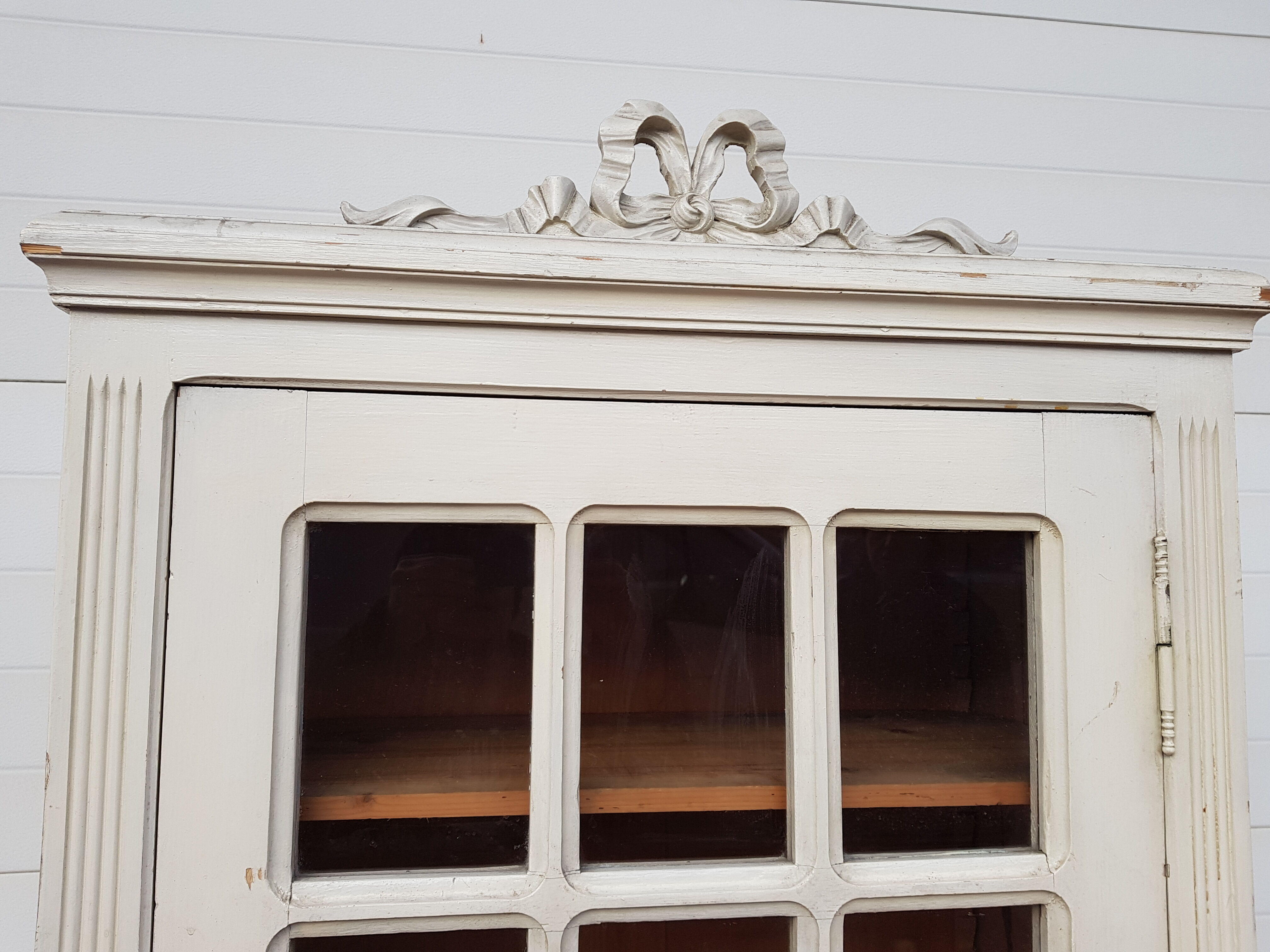 Old cabinet at the beginning of 20th Century glass