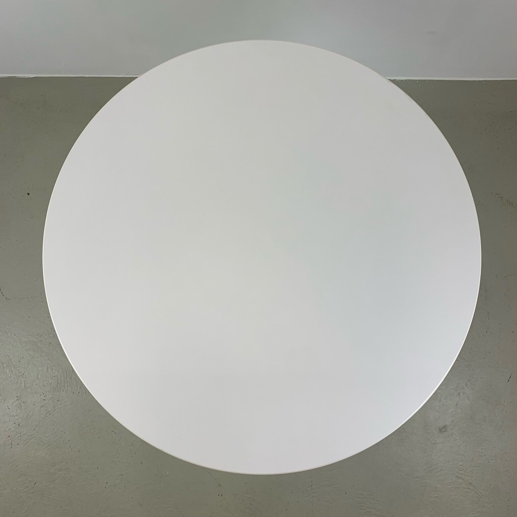 Eero Saarinen Tulip Dining Table white